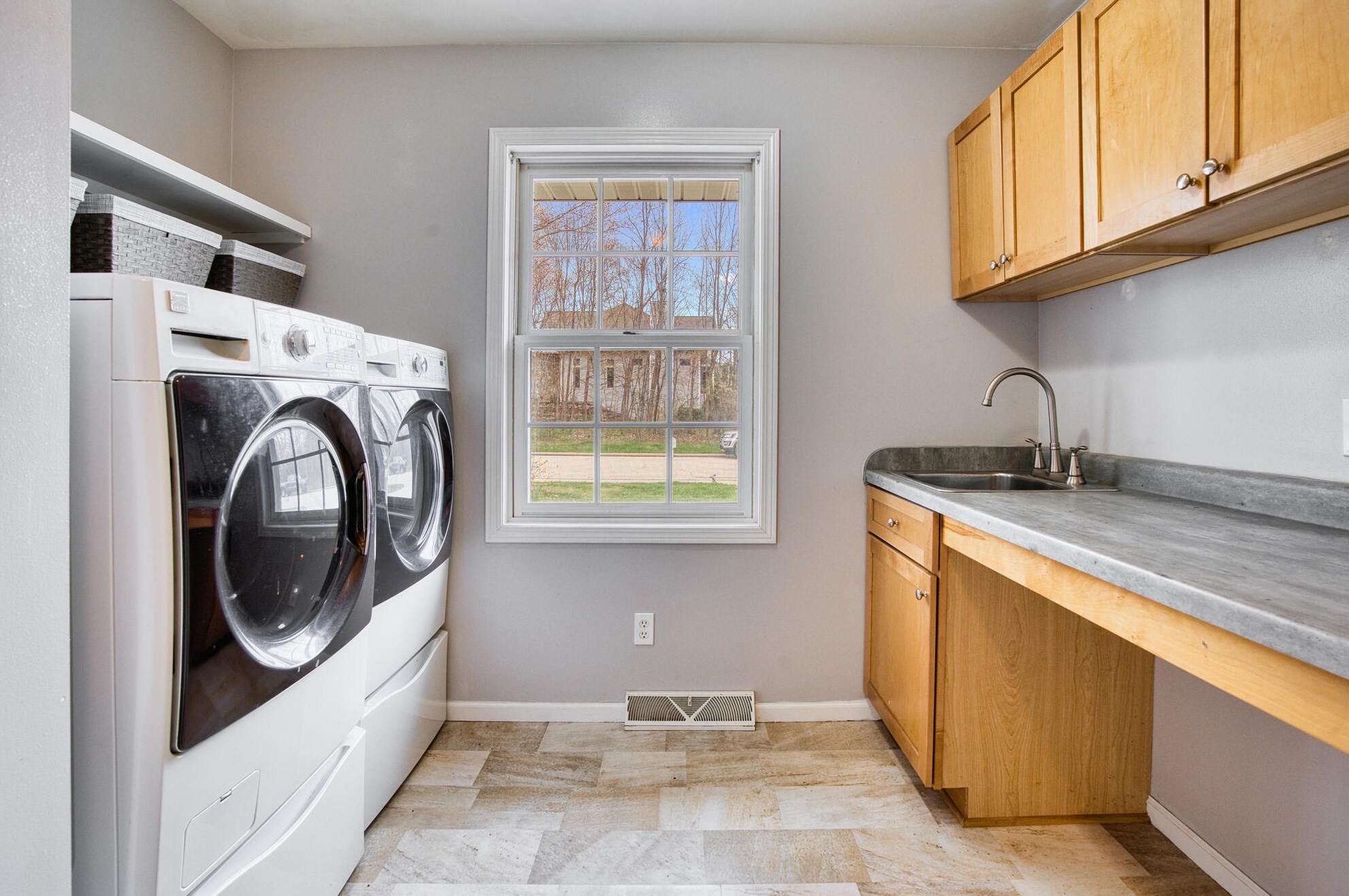 1004 Cobblestone Dr, Sheboygan WI  53083-5703 exterior