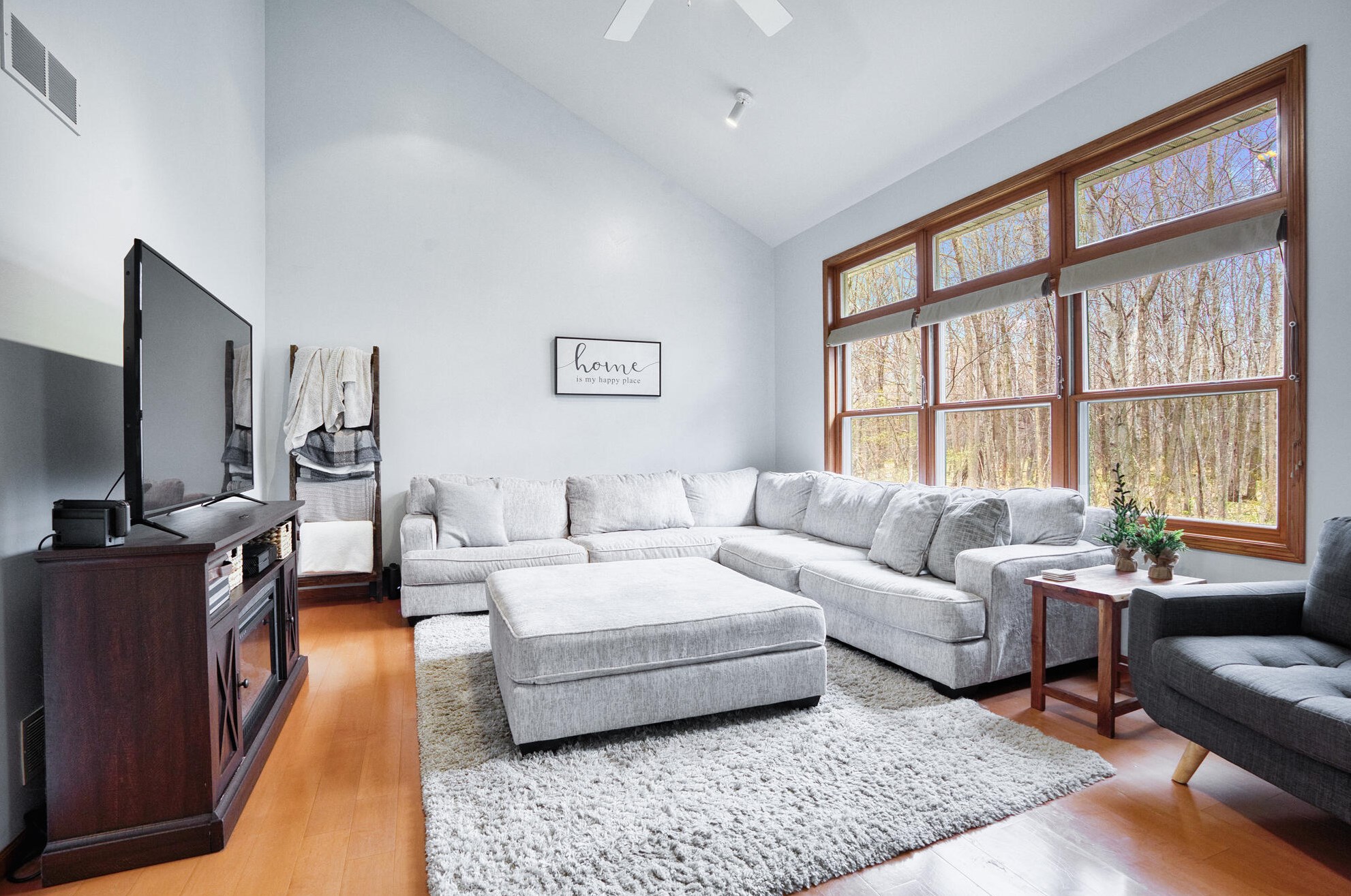 1004 Cobblestone Dr, Sheboygan WI  53083-5703 exterior