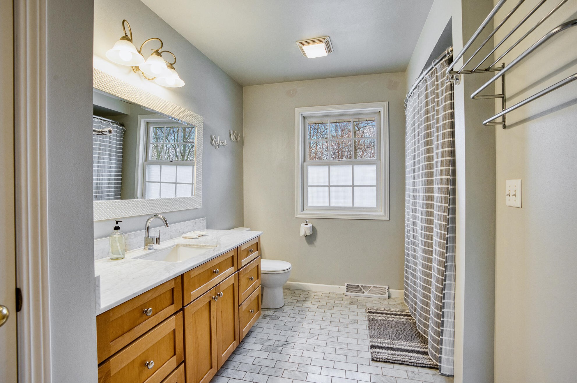 1004 Cobblestone Dr, Sheboygan WI  53083-5703 exterior