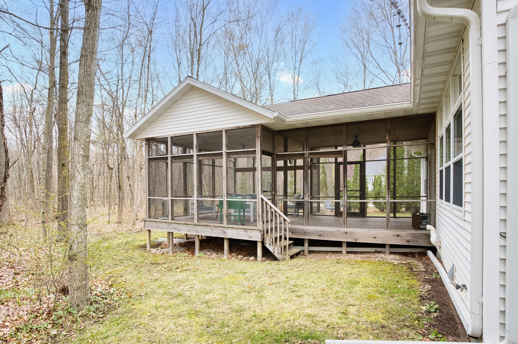 1004 Cobblestone Dr, Sheboygan WI  53083-5703 exterior