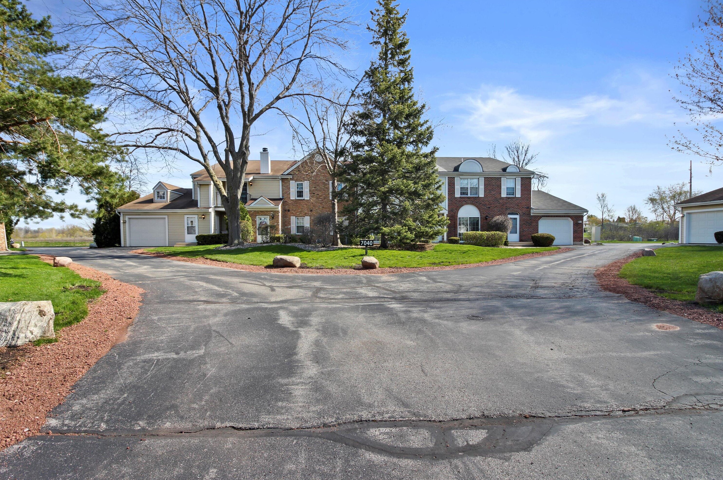 7040 Mariner Dr, Racine WI  53406-3863 exterior