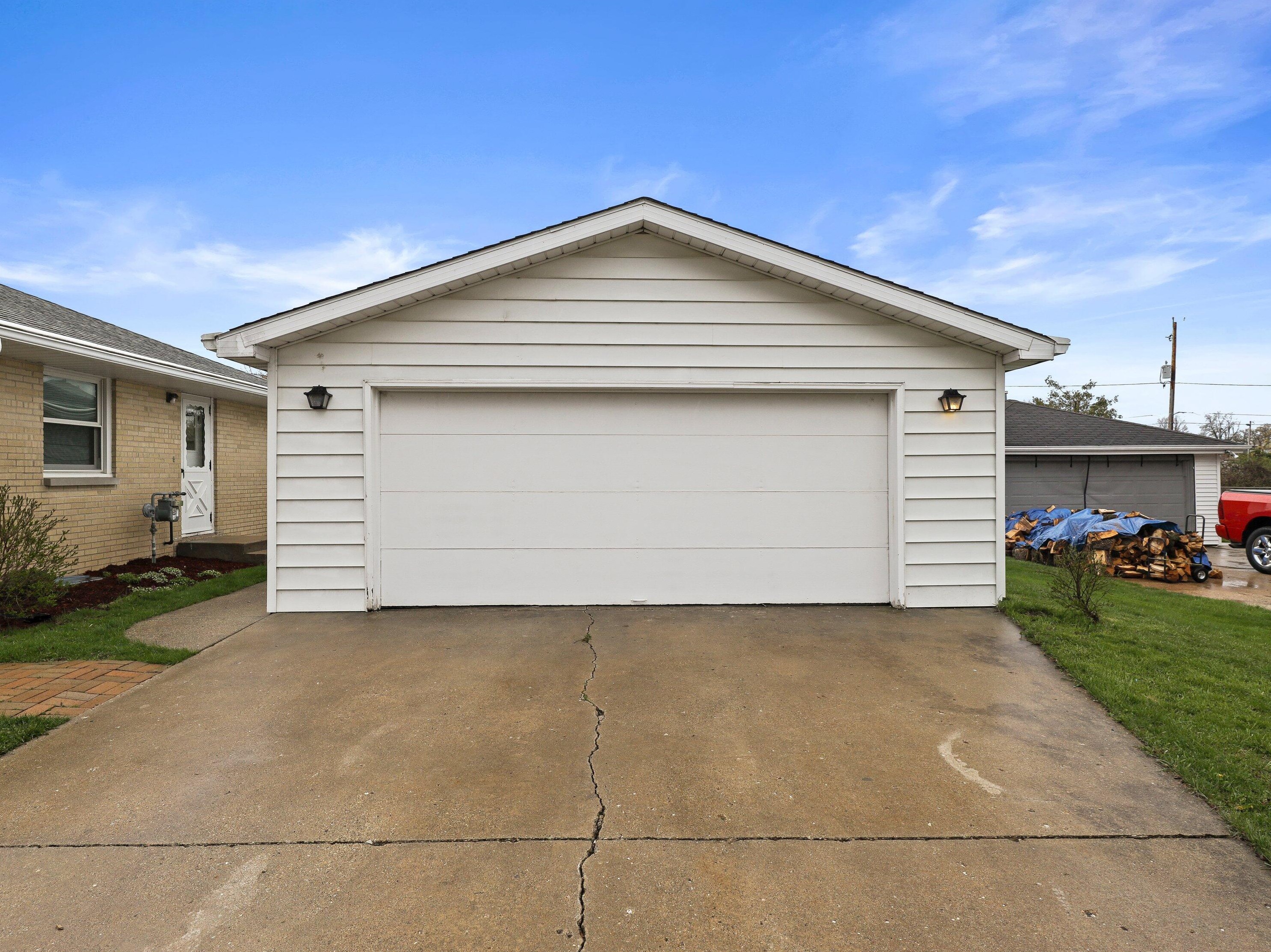 725 13th Ave, Union Grove WI  53182-1413 exterior