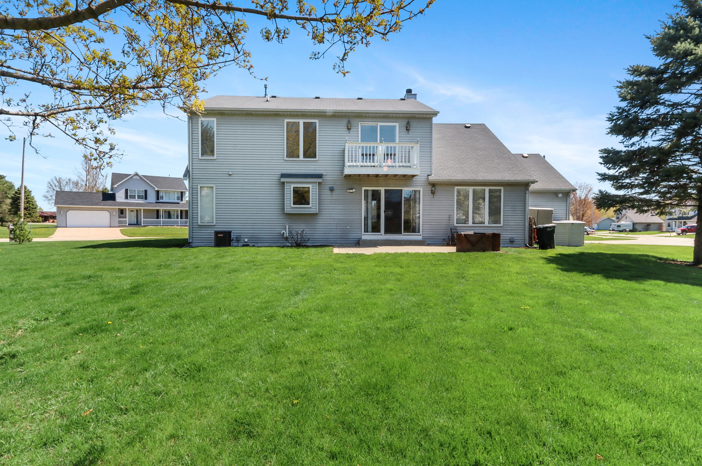 1475 Creek Side Dr, Lyons WI  53105-8217 exterior