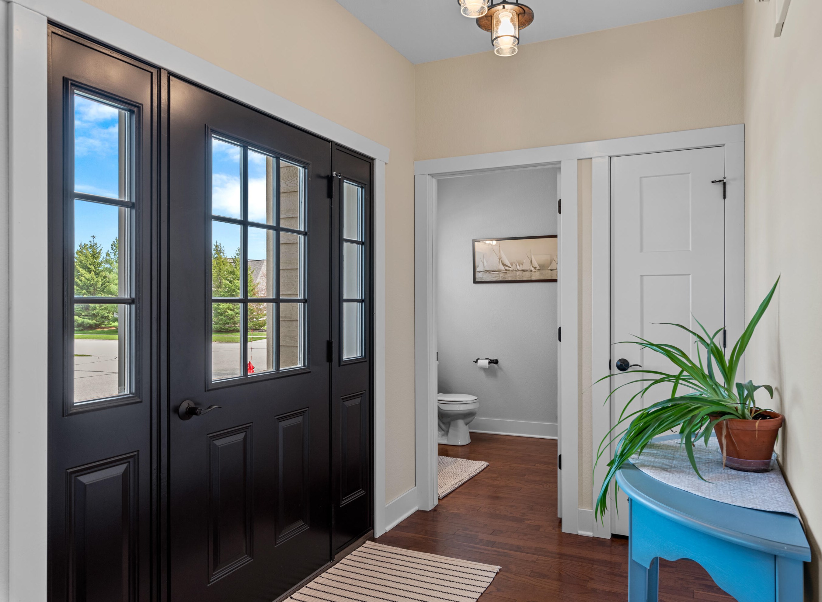 1407 Red Oak Dr, Hartford WI  53027-8722 exterior