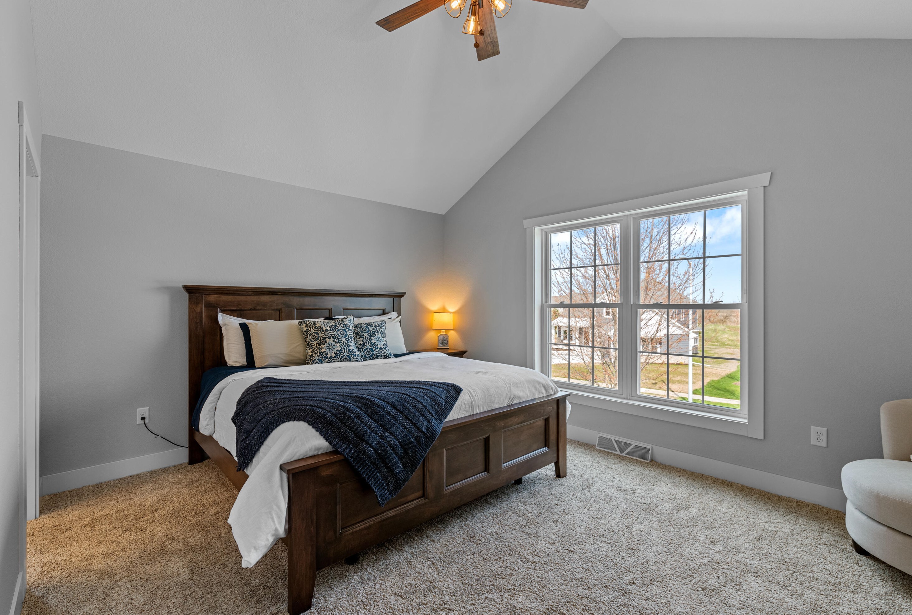 1407 Red Oak Dr, Hartford WI  53027-8722 exterior