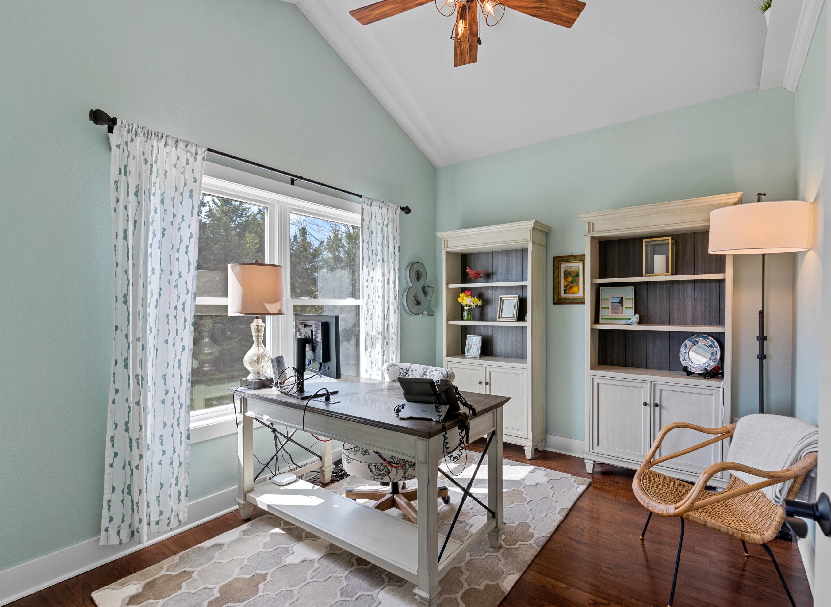 1407 Red Oak Dr, Hartford WI  53027-8722 exterior