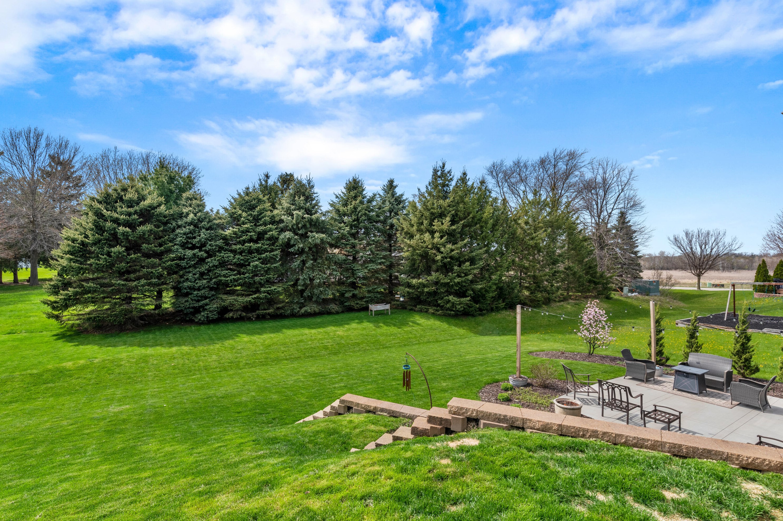 1407 Red Oak Dr, Hartford WI  53027-8722 exterior