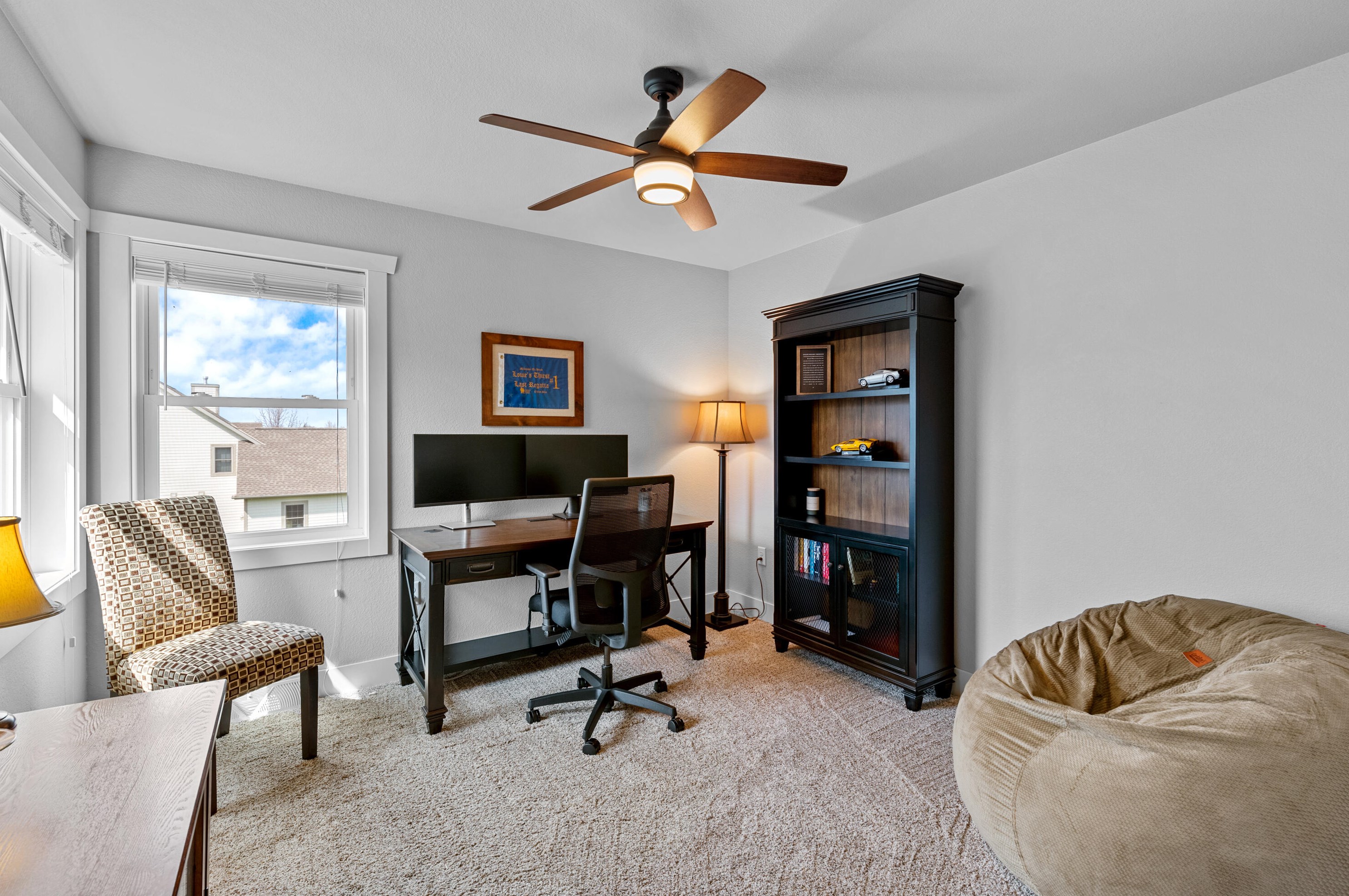 1407 Red Oak Dr, Hartford WI  53027-8722 exterior