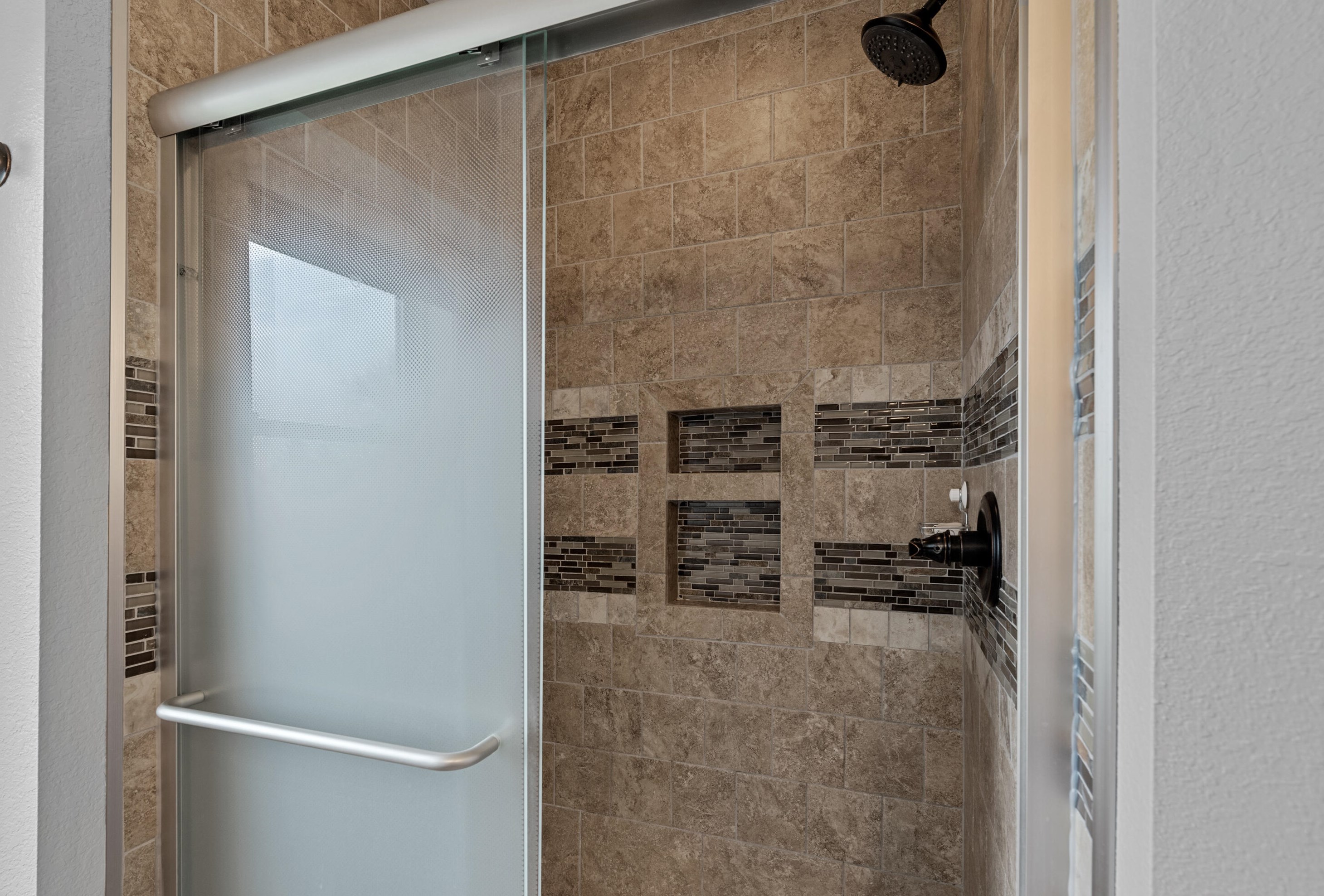 1407 Red Oak Dr, Hartford WI  53027-8722 exterior