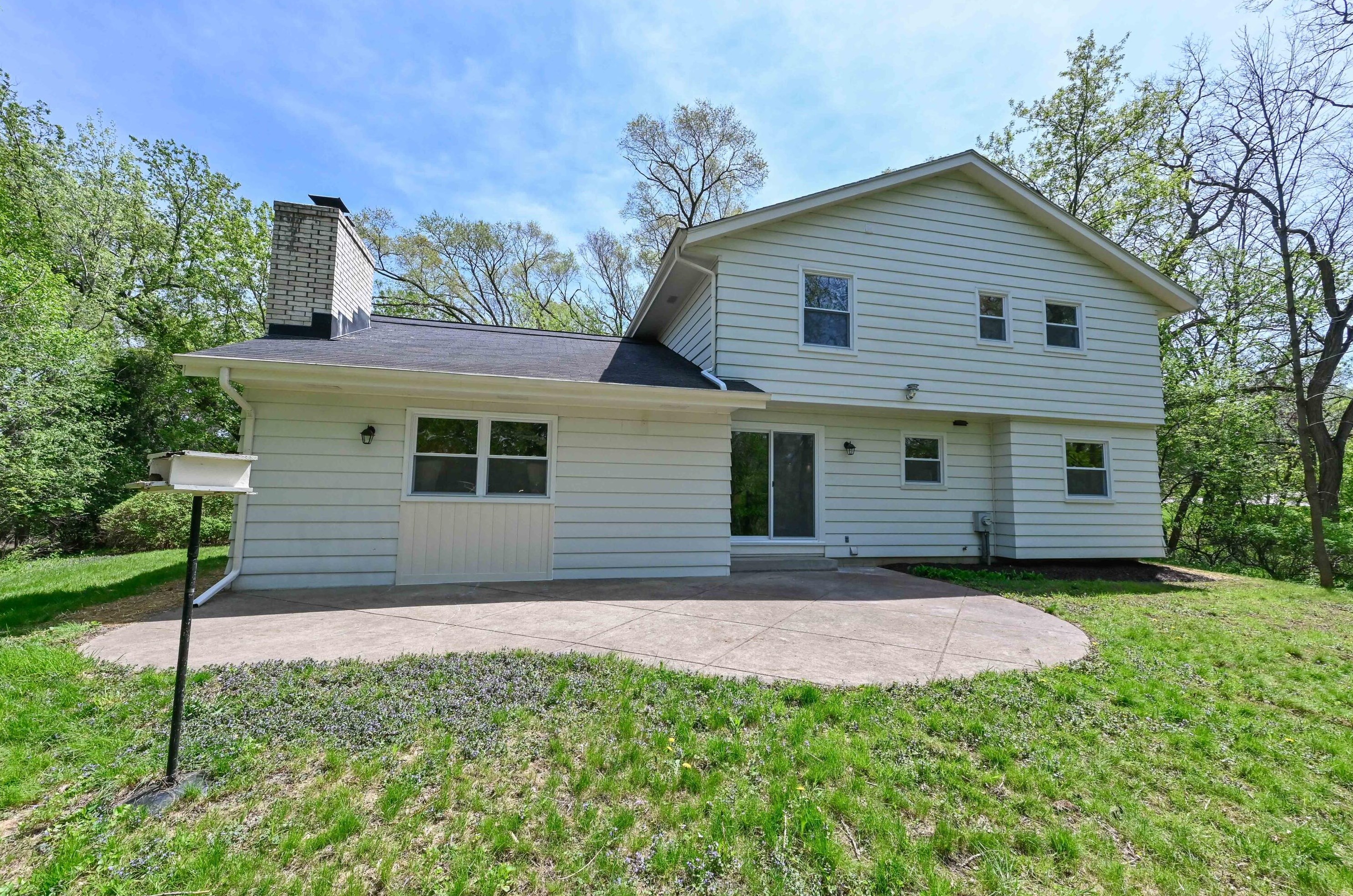 2505 Brookfield Rd, Brookfield WI  53045-4114 exterior