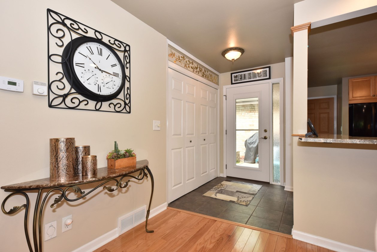 11008 N Redwood Tree Ct, Thiensville, WI 53092