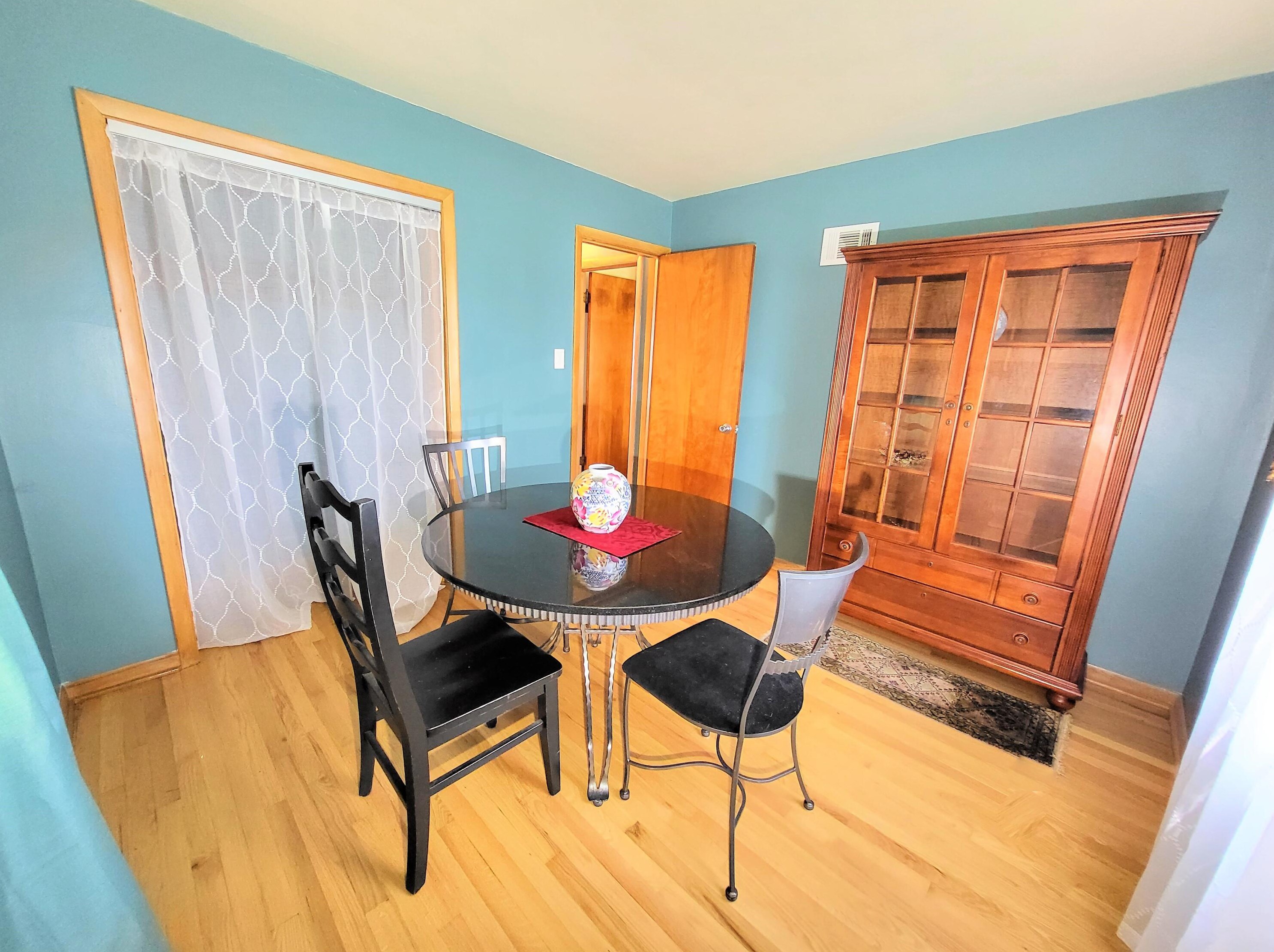 1703 Menomonee Ave, South Milwaukee WI  53172-2941 exterior