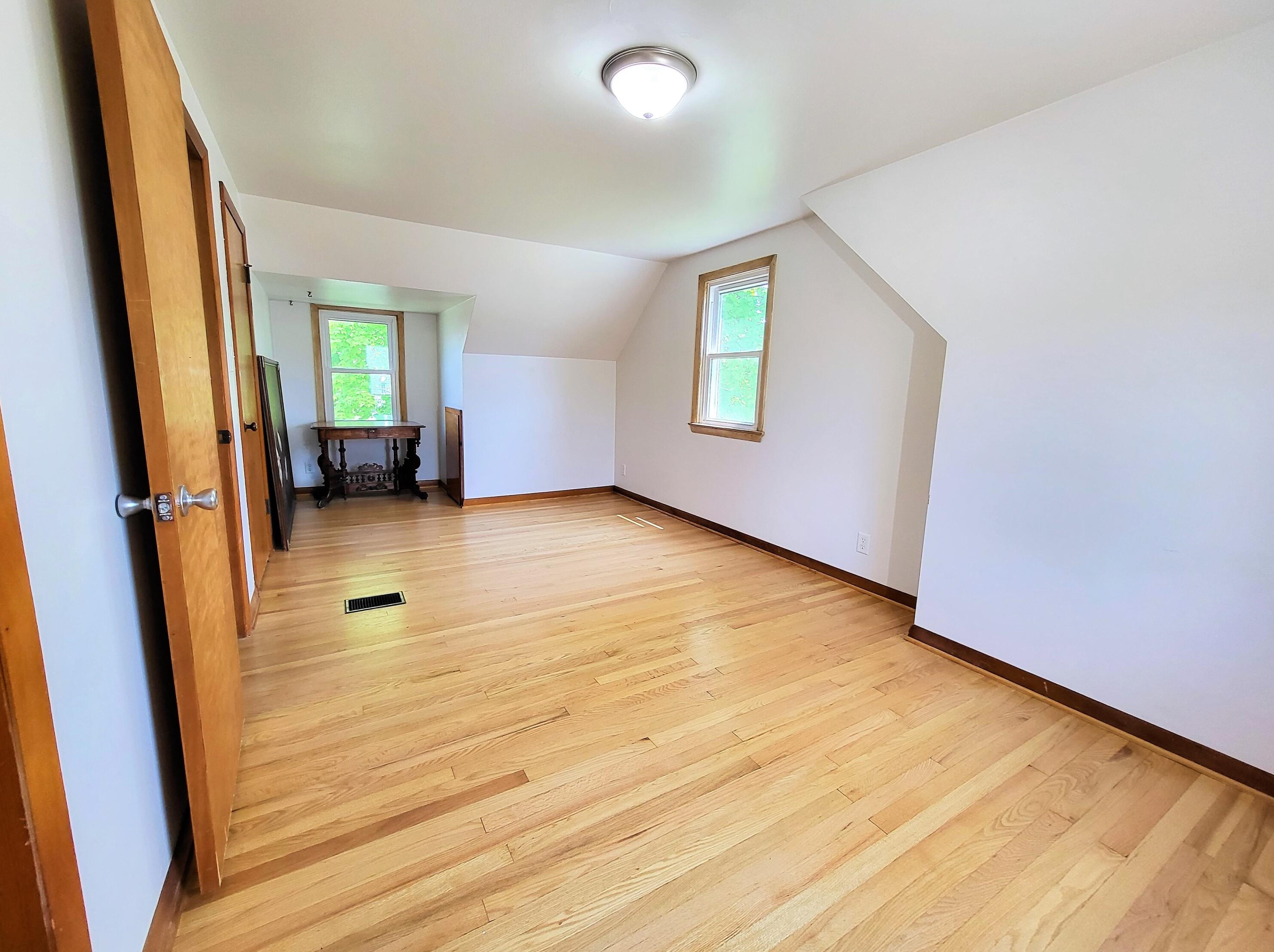 1703 Menomonee Ave, South Milwaukee WI  53172-2941 exterior