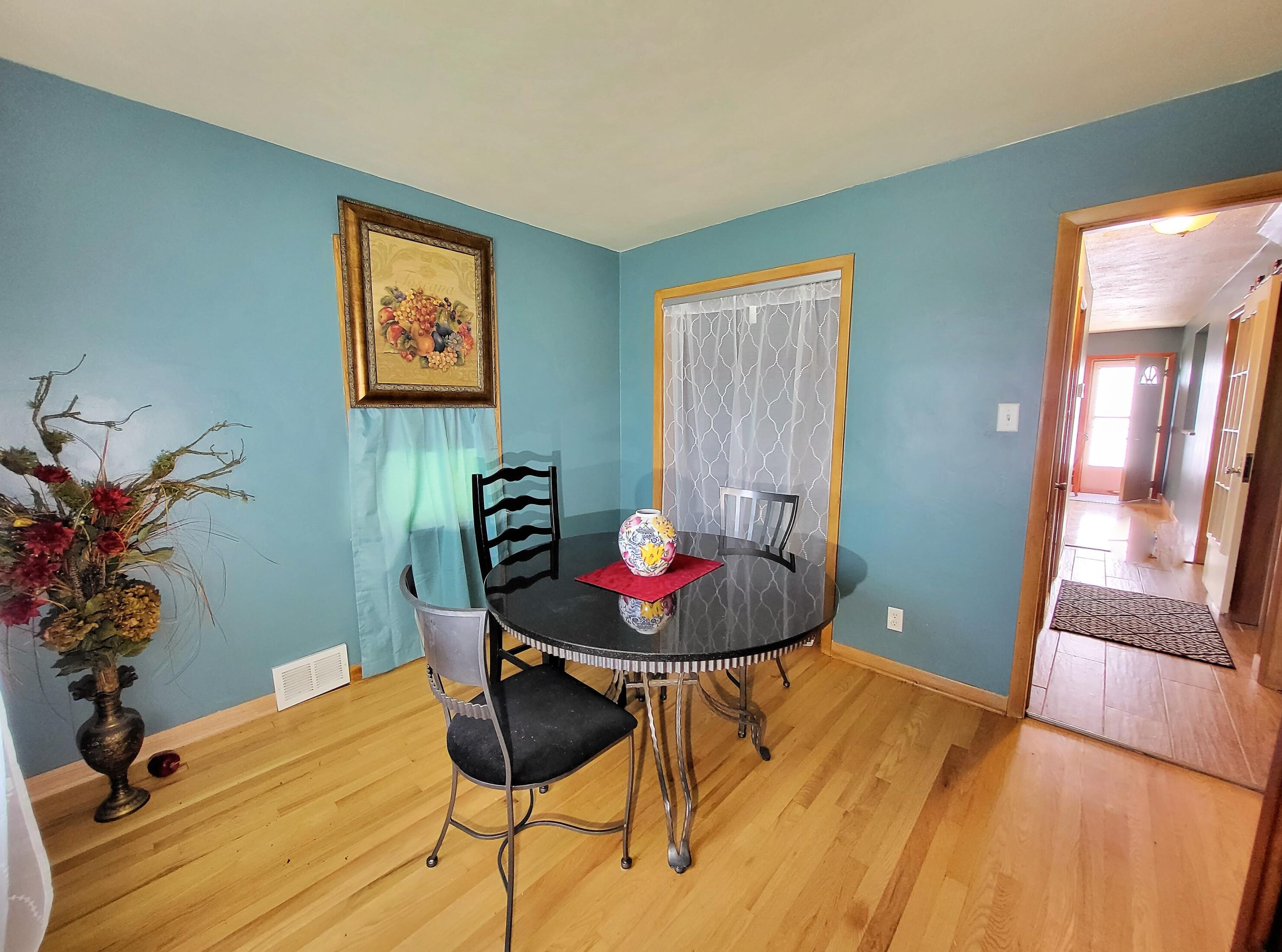 1703 Menomonee Ave, South Milwaukee WI  53172-2941 exterior