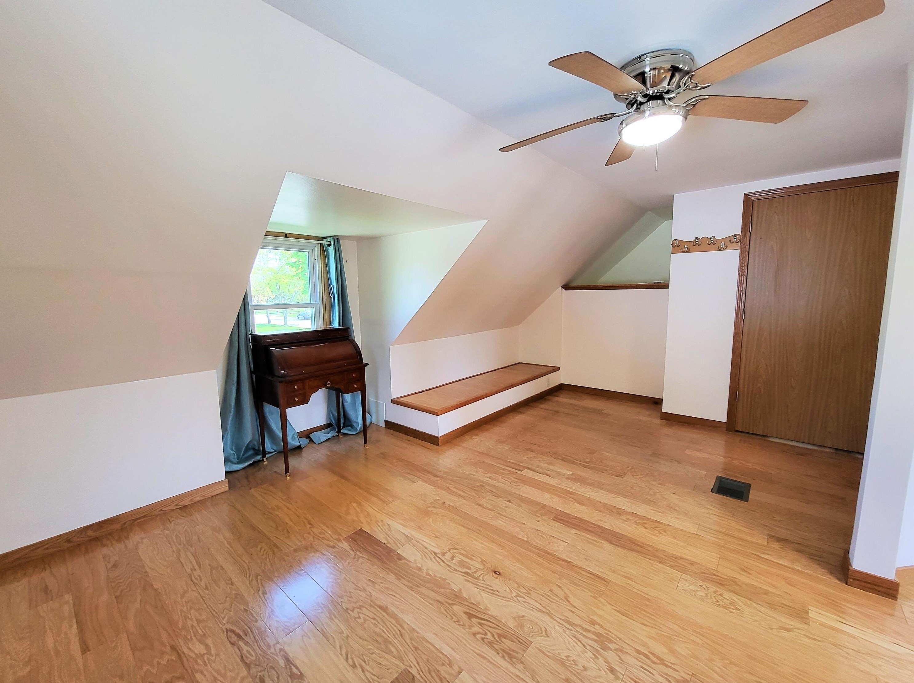 1703 Menomonee Ave, South Milwaukee WI  53172-2941 exterior