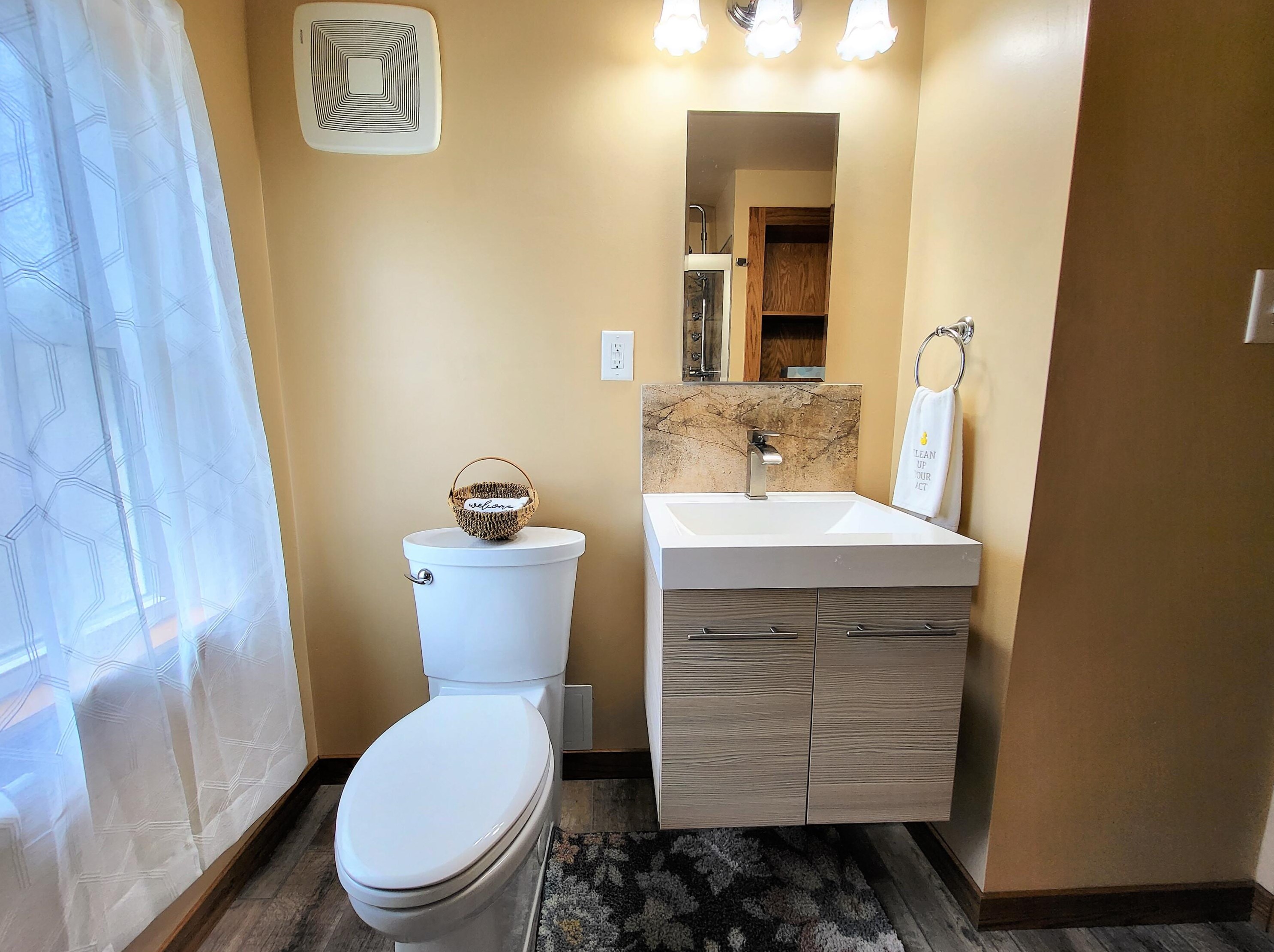 1703 Menomonee Ave, South Milwaukee WI  53172-2941 exterior