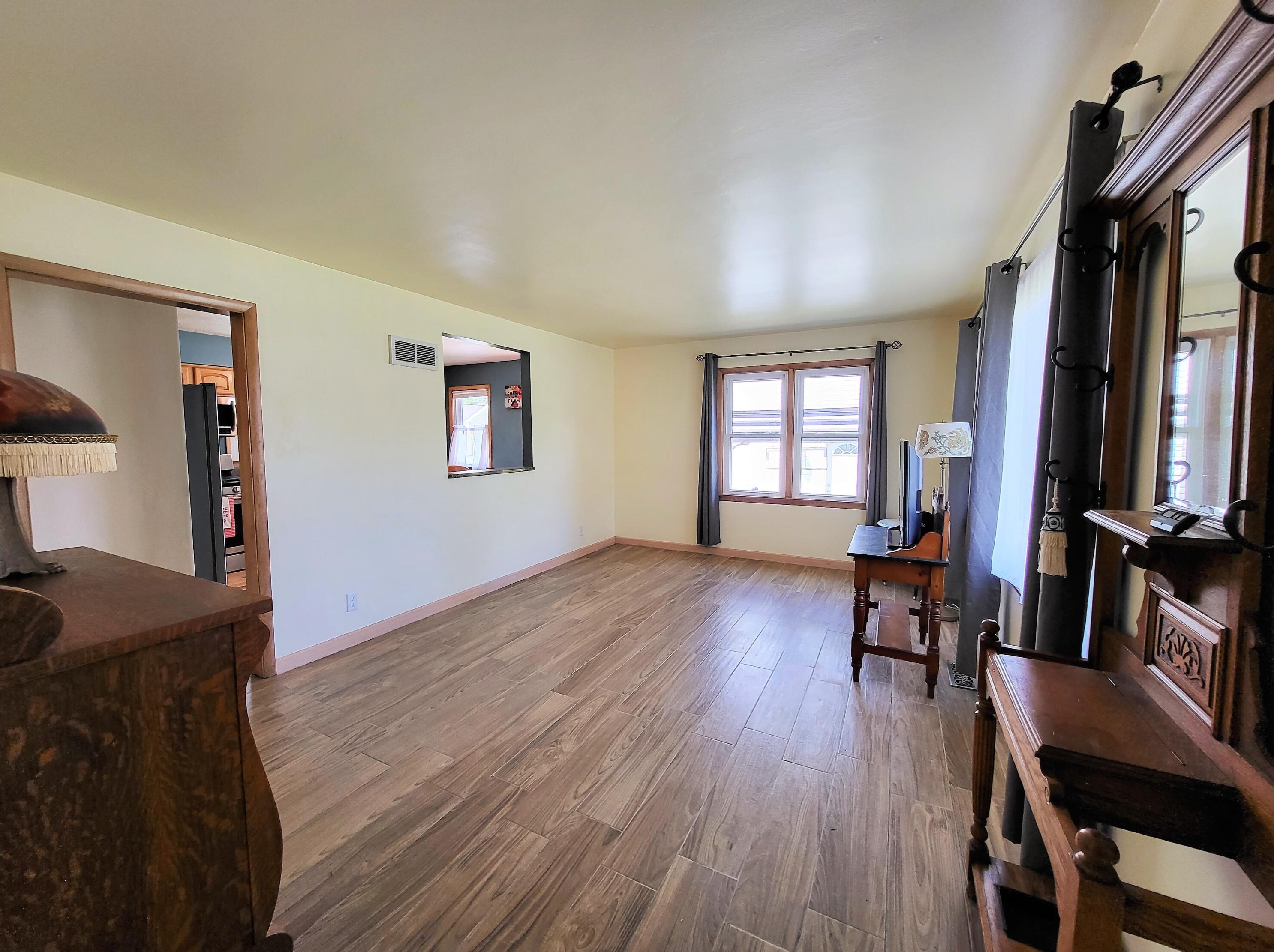 1703 Menomonee Ave, South Milwaukee WI  53172-2941 exterior