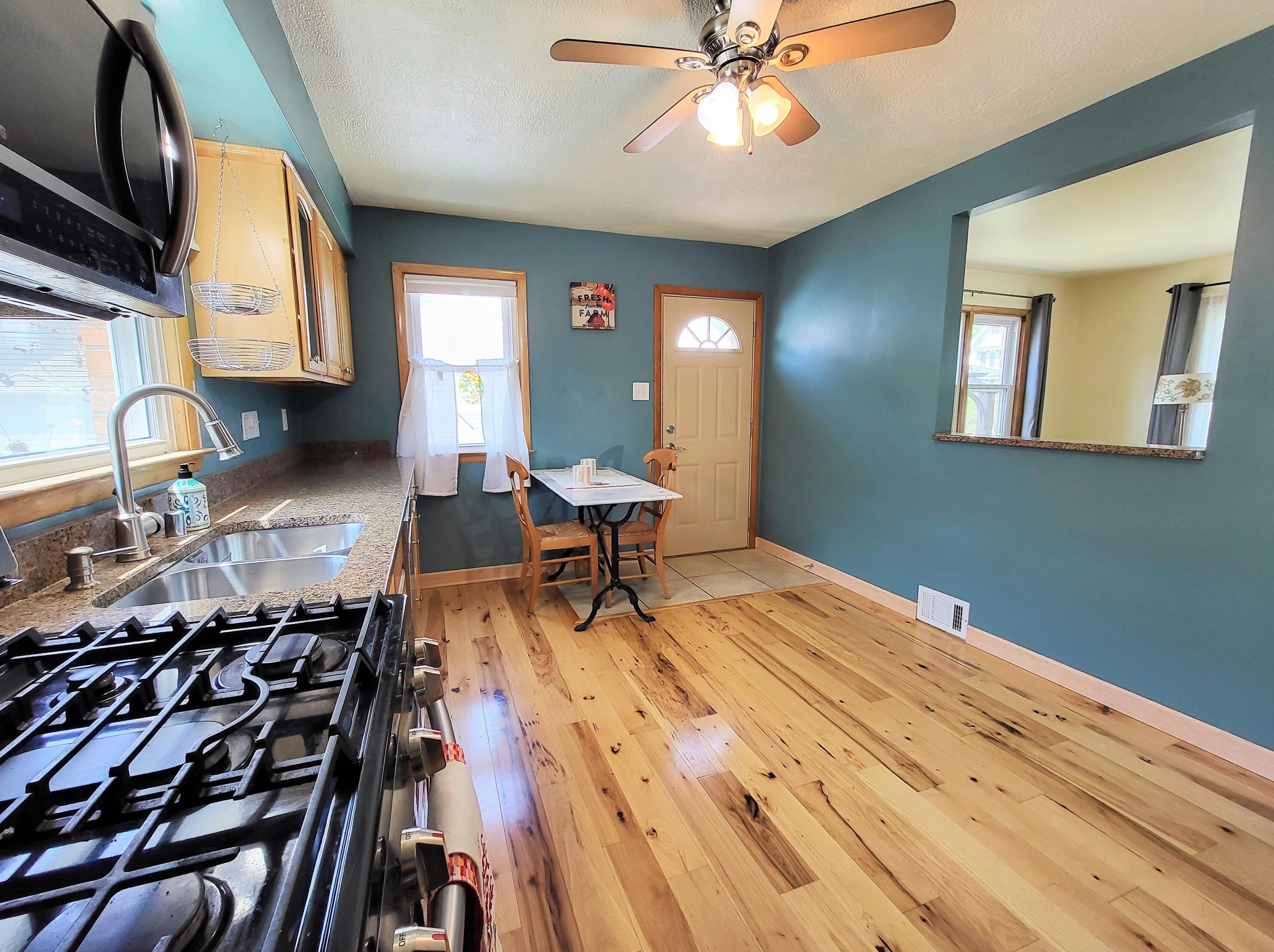 1703 Menomonee Ave, South Milwaukee WI  53172-2941 exterior