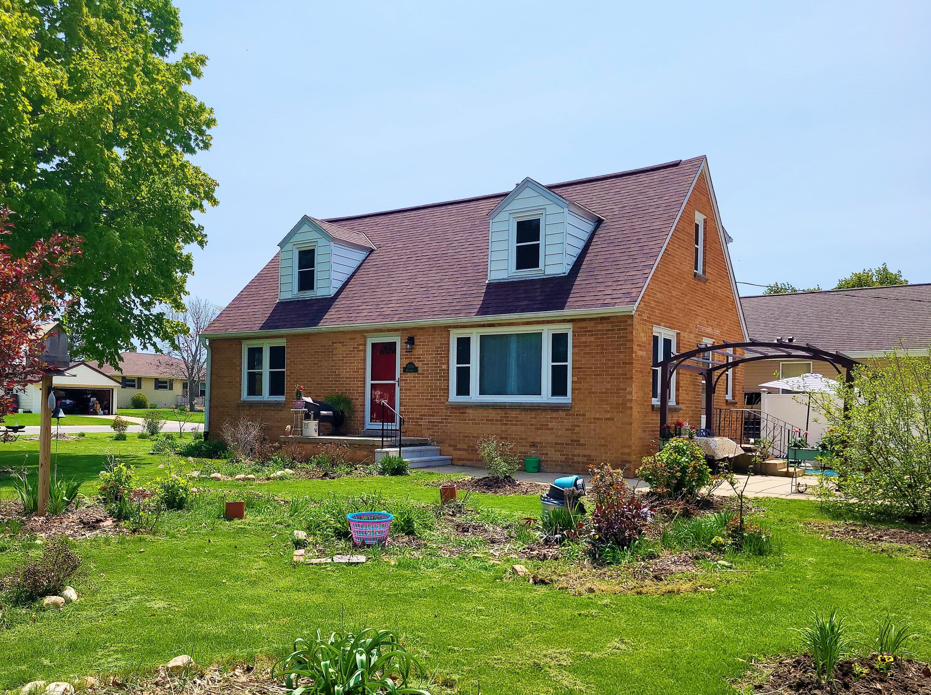 1703 Menomonee Ave, South Milwaukee WI  53172-2941 exterior