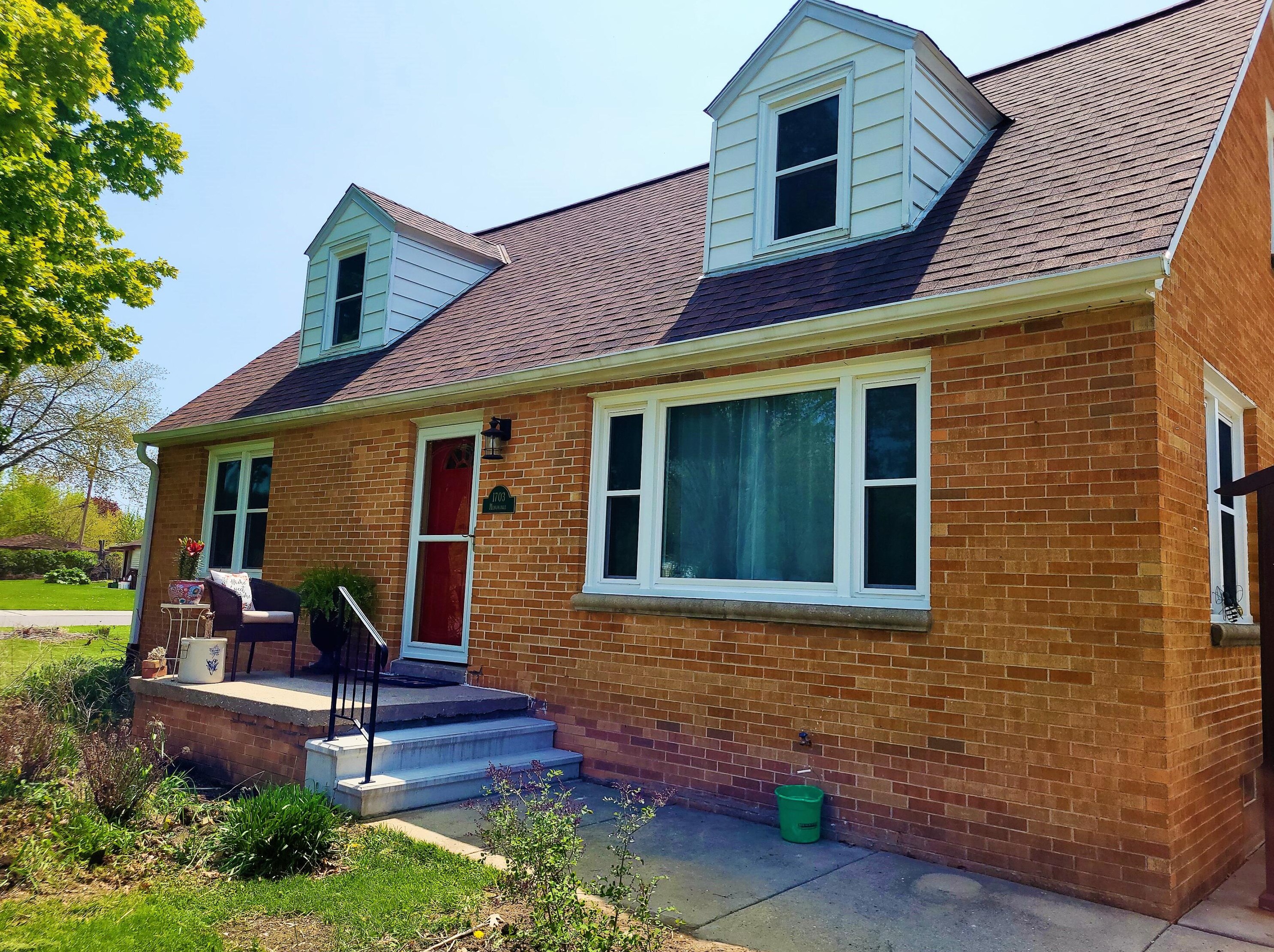 1703 Menomonee Ave, South Milwaukee WI  53172-2941 exterior