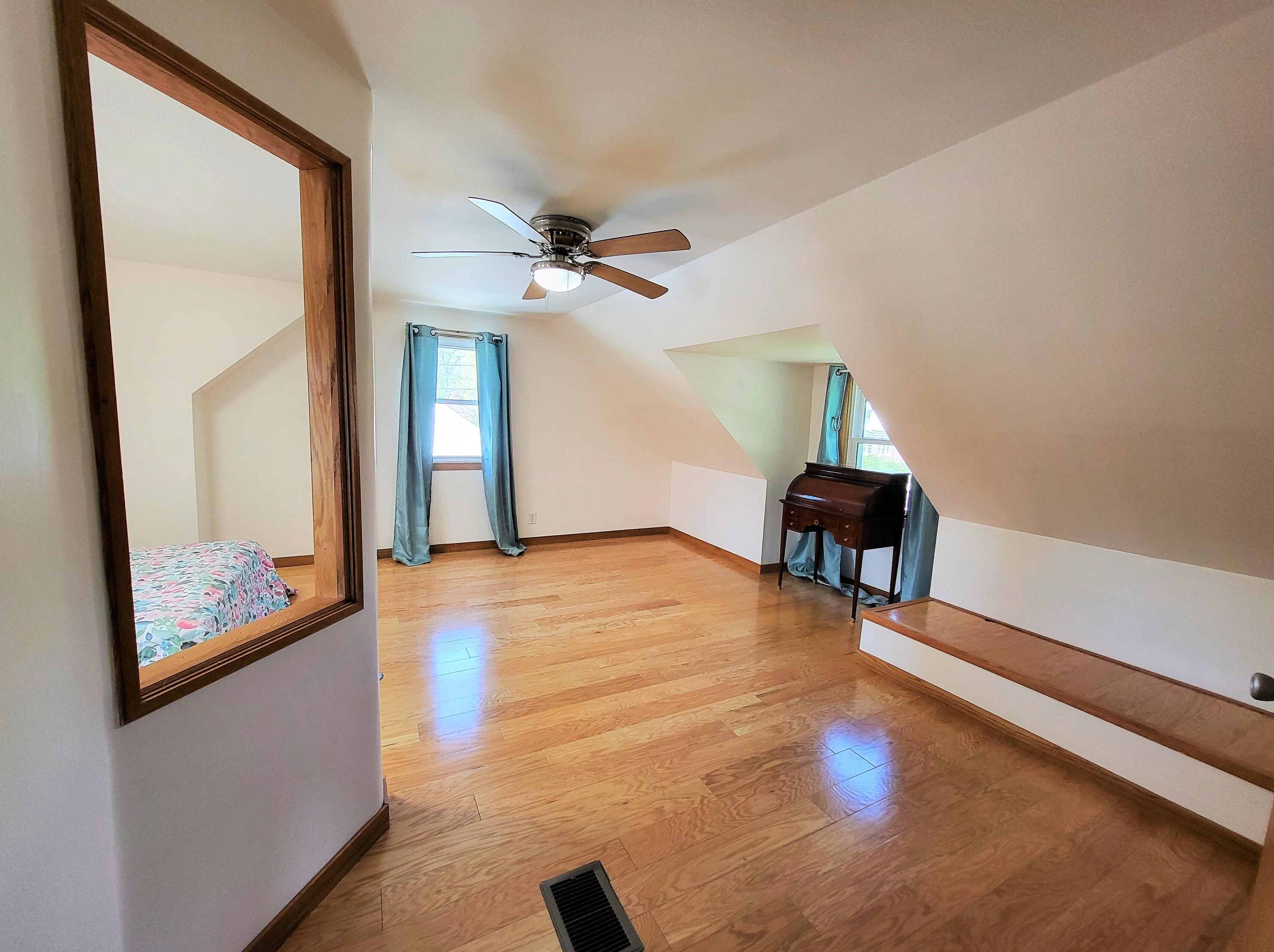 1703 Menomonee Ave, South Milwaukee WI  53172-2941 exterior