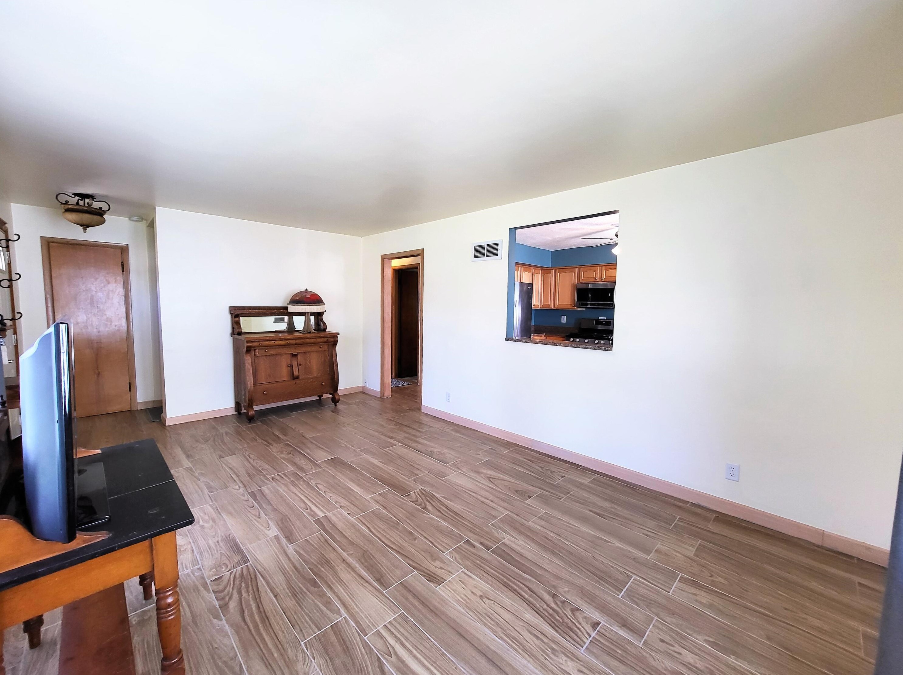 1703 Menomonee Ave, South Milwaukee WI  53172-2941 exterior