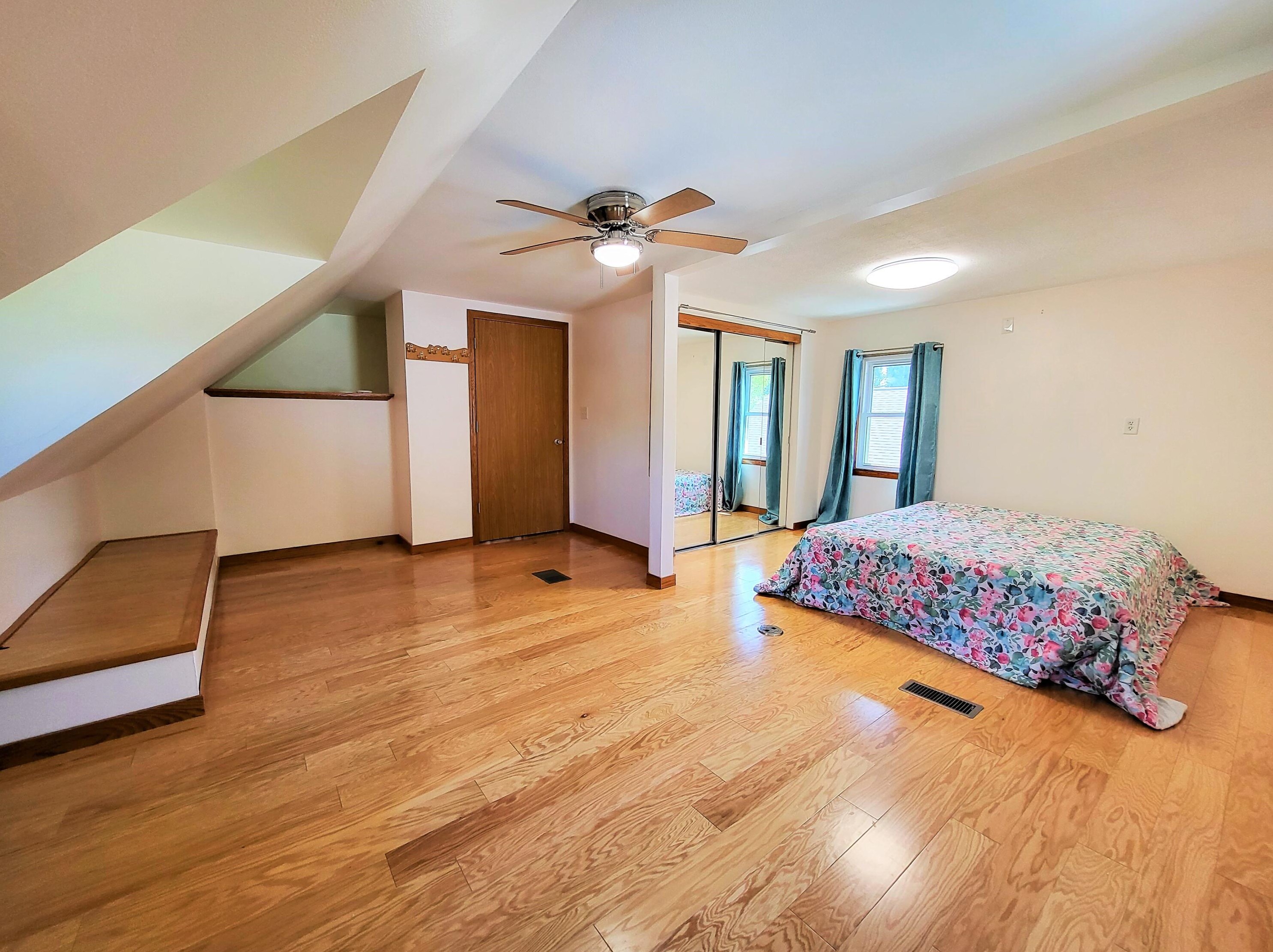 1703 Menomonee Ave, South Milwaukee WI  53172-2941 exterior