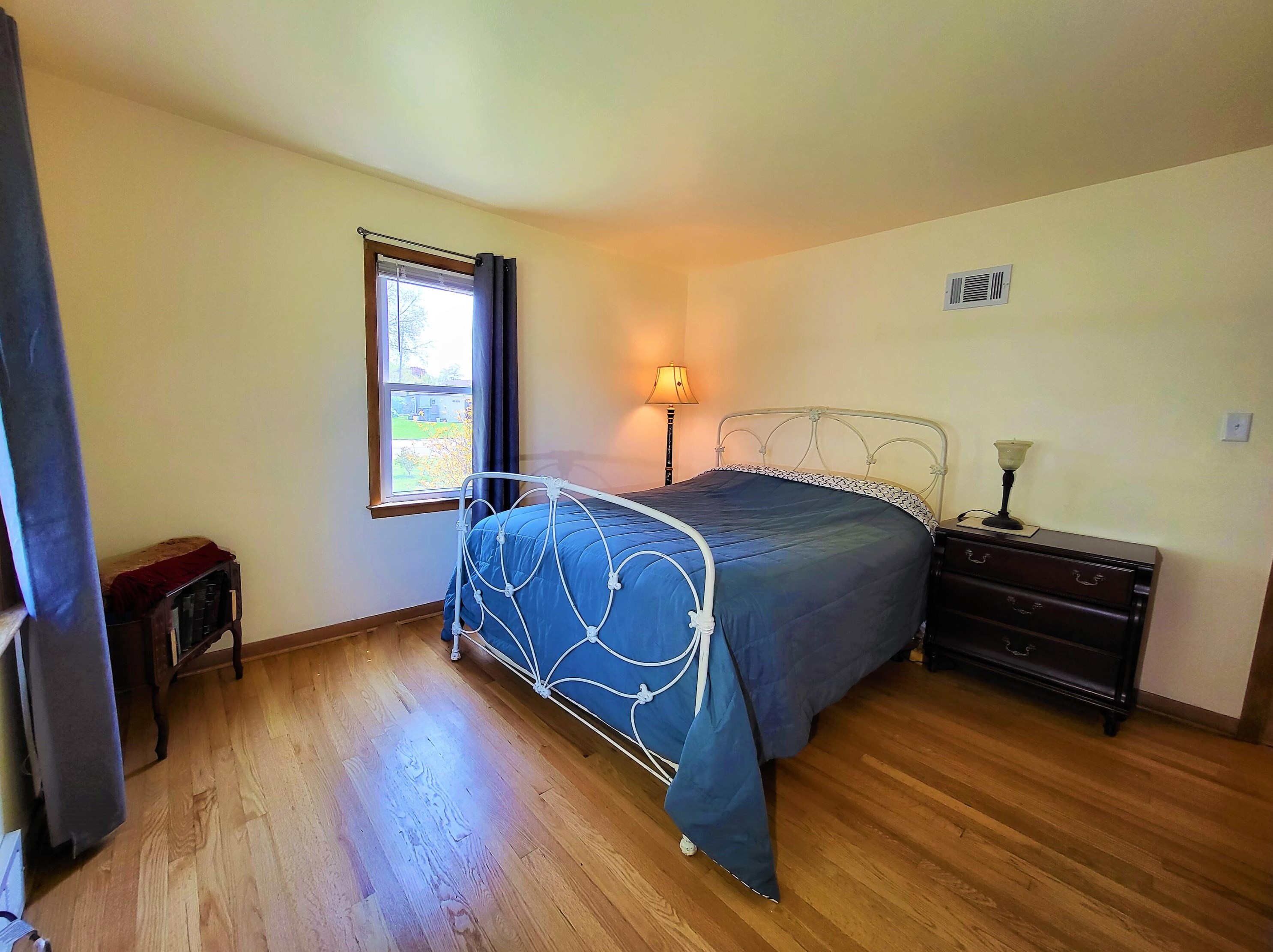 1703 Menomonee Ave, South Milwaukee WI  53172-2941 exterior