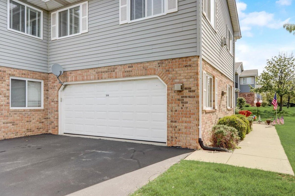 1057 Sunnyslope Dr, Racine WI  53406-6367 exterior