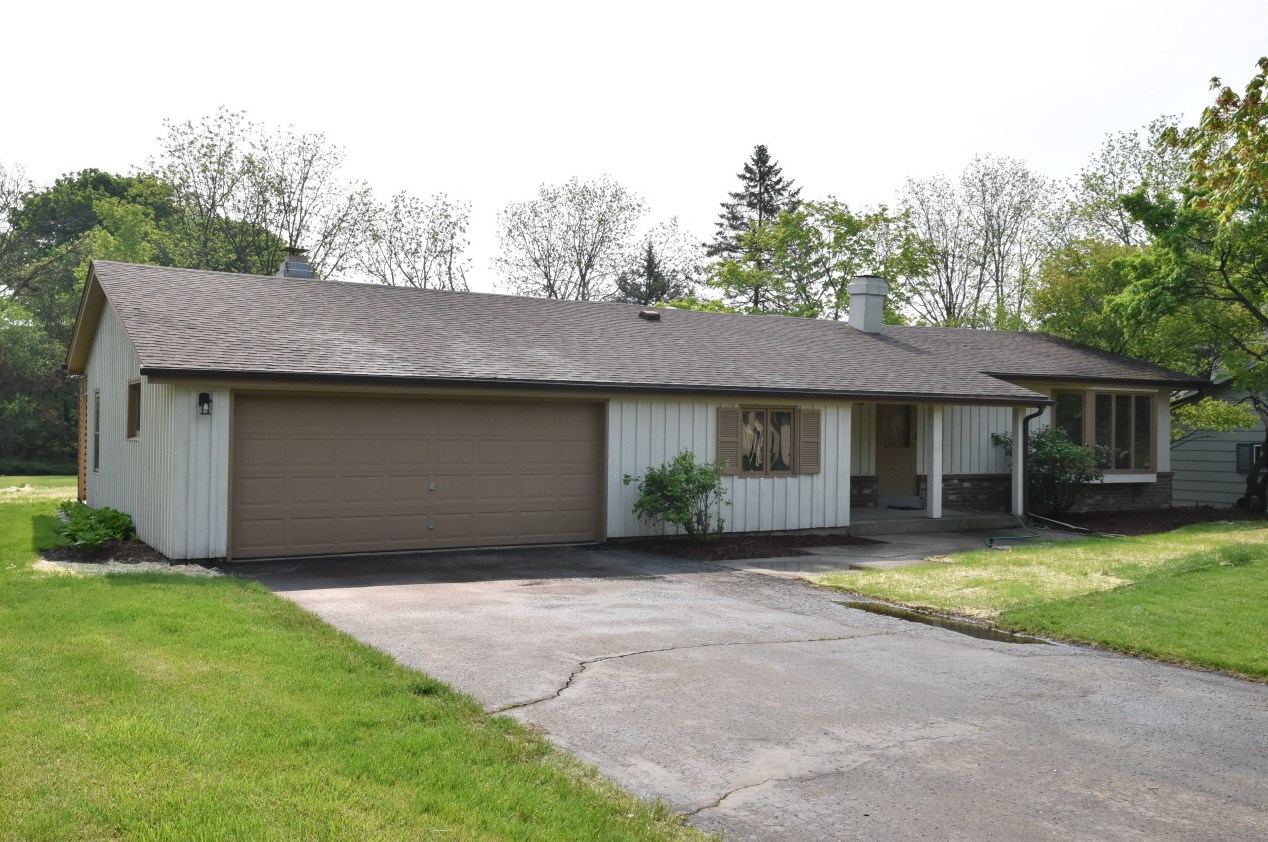 143 Robin Hill Dr, Racine WI  53406-3531 exterior