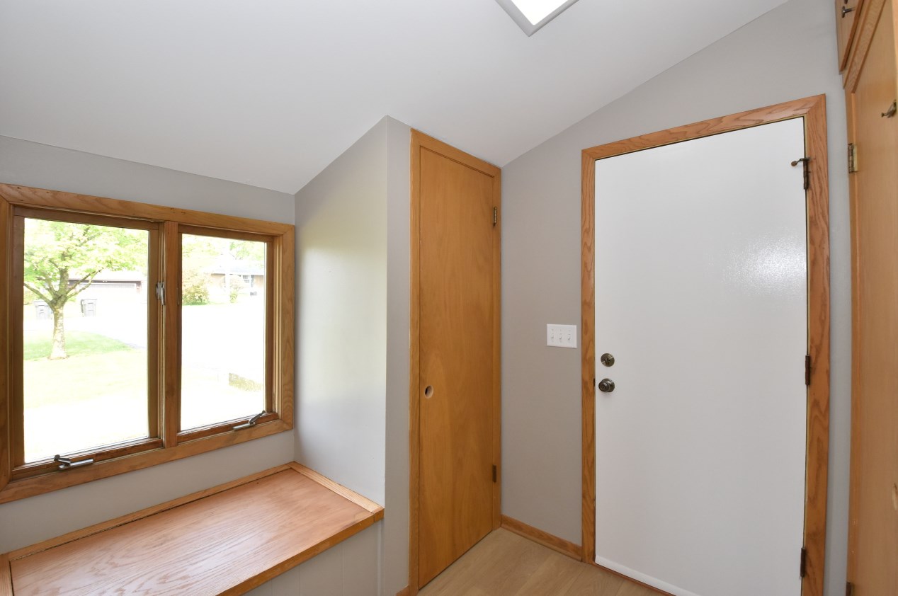 143 Robin Hill Dr, Racine WI  53406-3531 exterior