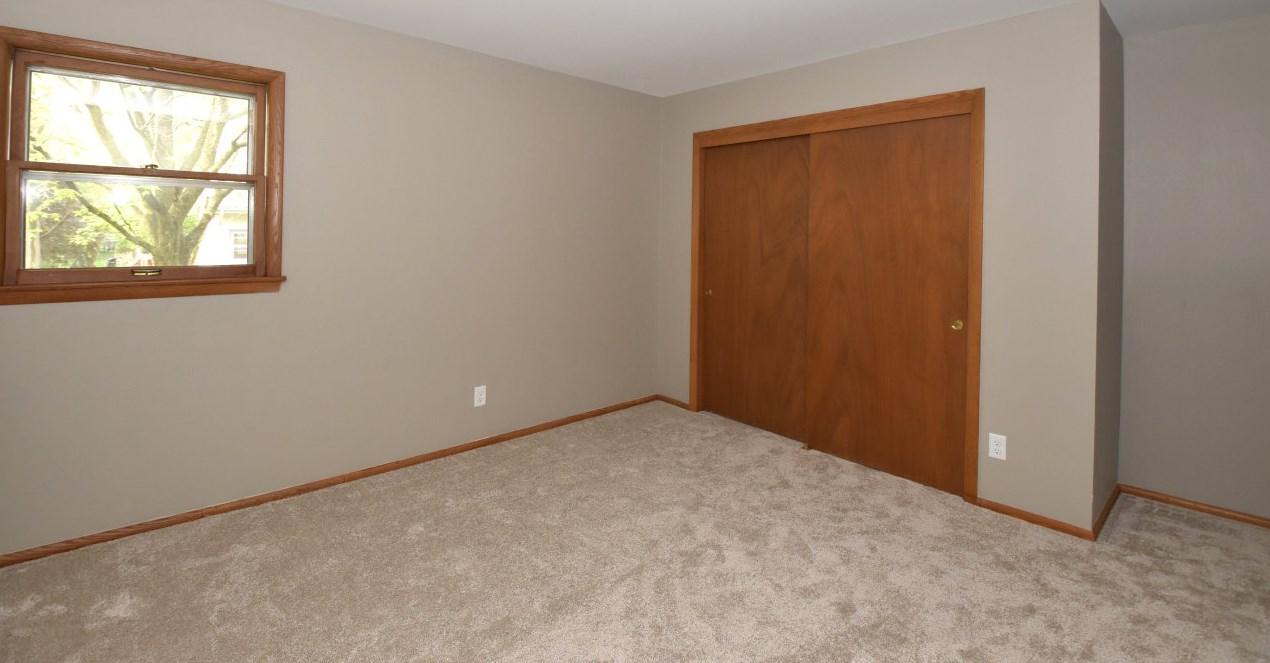 143 Robin Hill Dr, Racine WI  53406-3531 exterior