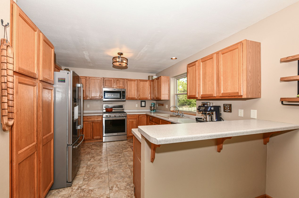 1224 Edgewood Ave, South Milwaukee WI  53172-3700 exterior