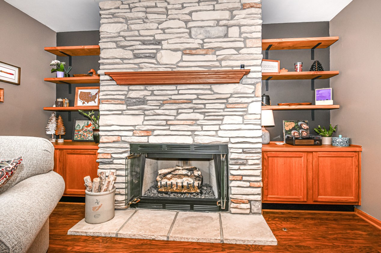 1224 Edgewood Ave, South Milwaukee WI  53172-3700 exterior