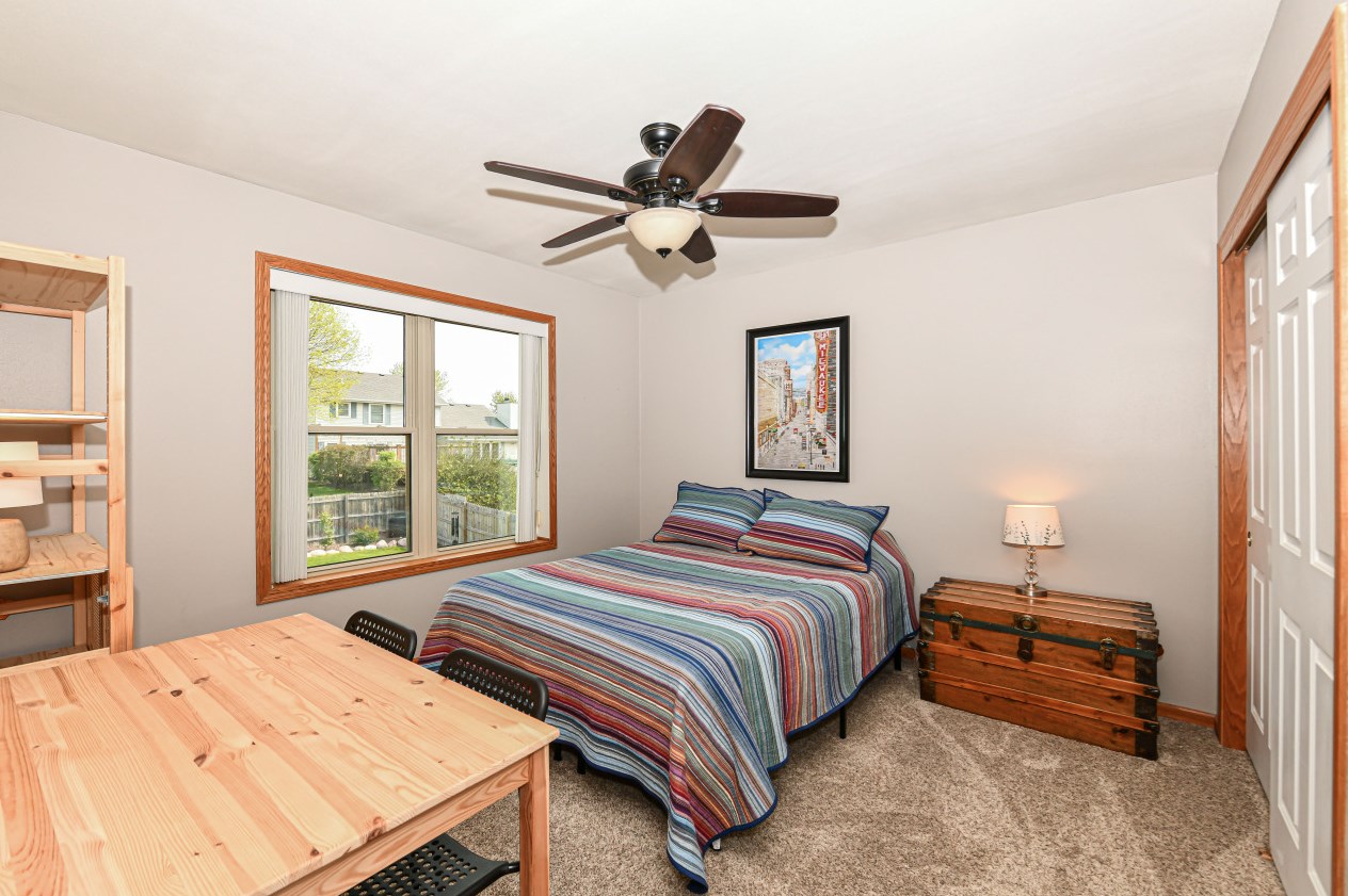 1224 Edgewood Ave, South Milwaukee WI  53172-3700 exterior