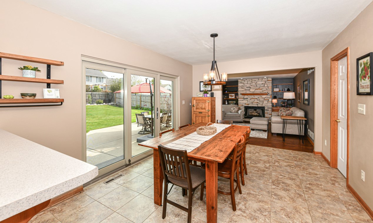 1224 Edgewood Ave, South Milwaukee WI  53172-3700 exterior