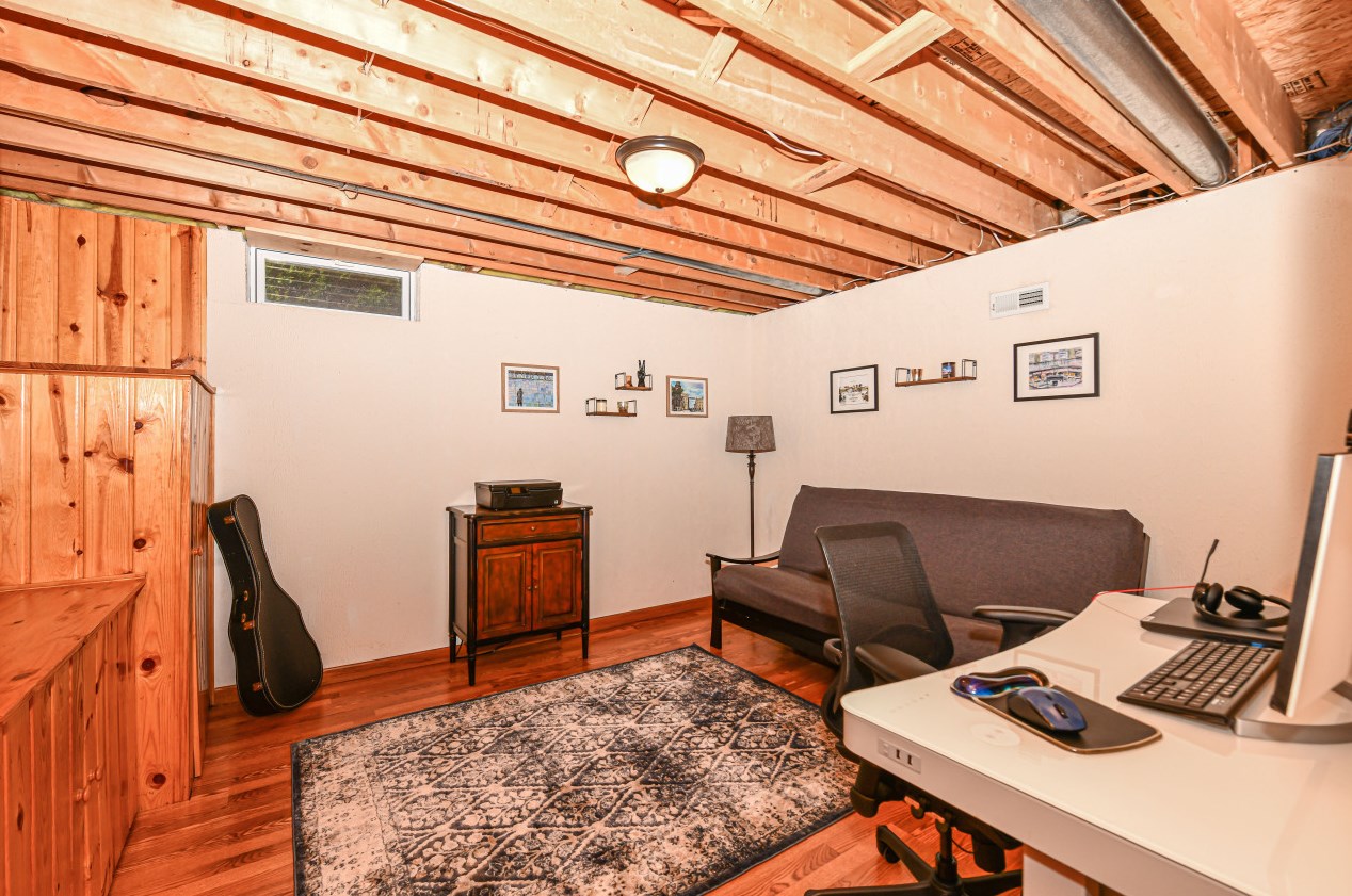 1224 Edgewood Ave, South Milwaukee WI  53172-3700 exterior