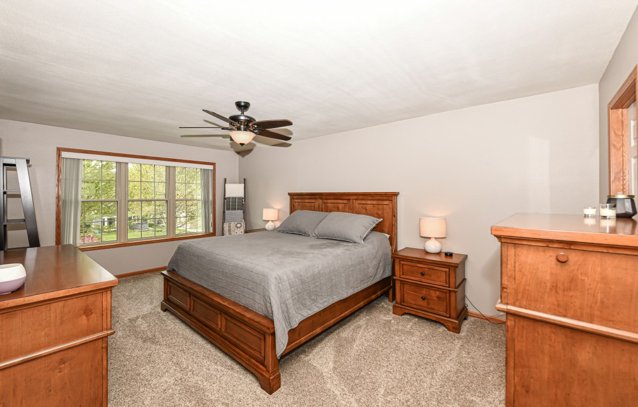 1224 Edgewood Ave, South Milwaukee WI  53172-3700 exterior