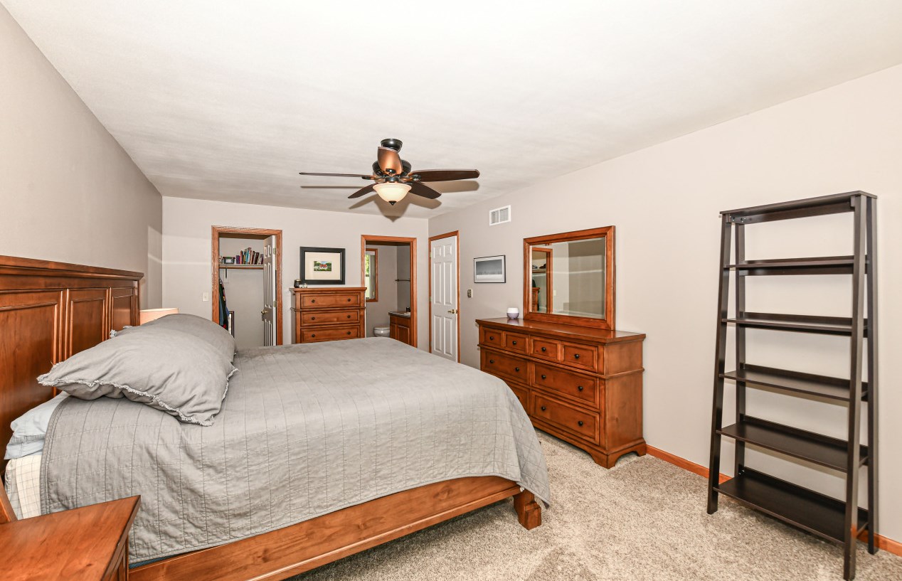 1224 Edgewood Ave, South Milwaukee WI  53172-3700 exterior