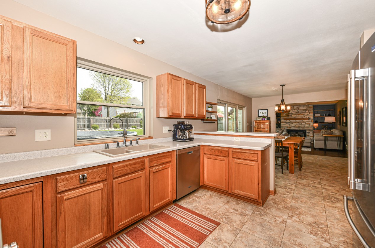 1224 Edgewood Ave, South Milwaukee WI  53172-3700 exterior