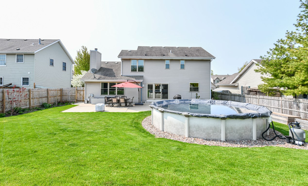 1224 Edgewood Ave, South Milwaukee WI  53172-3700 exterior