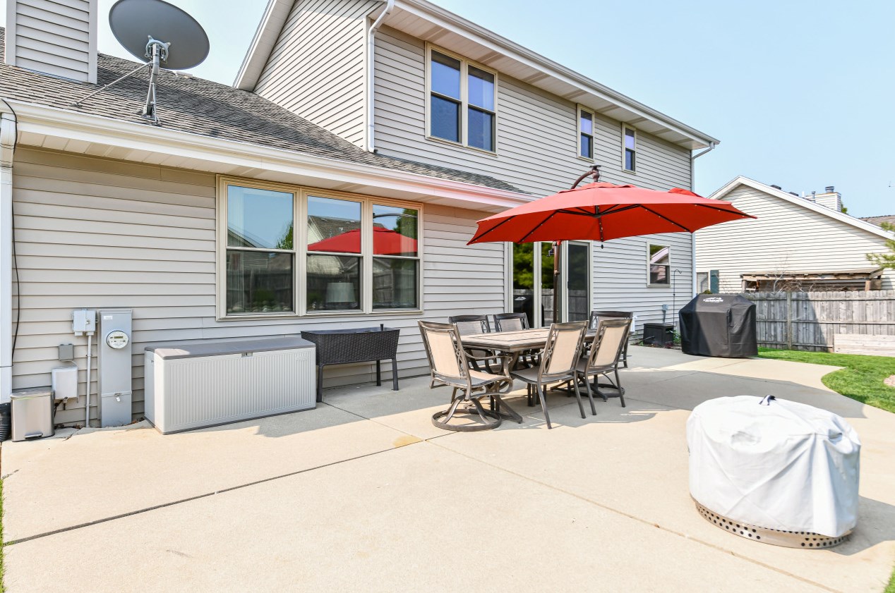 1224 Edgewood Ave, South Milwaukee WI  53172-3700 exterior