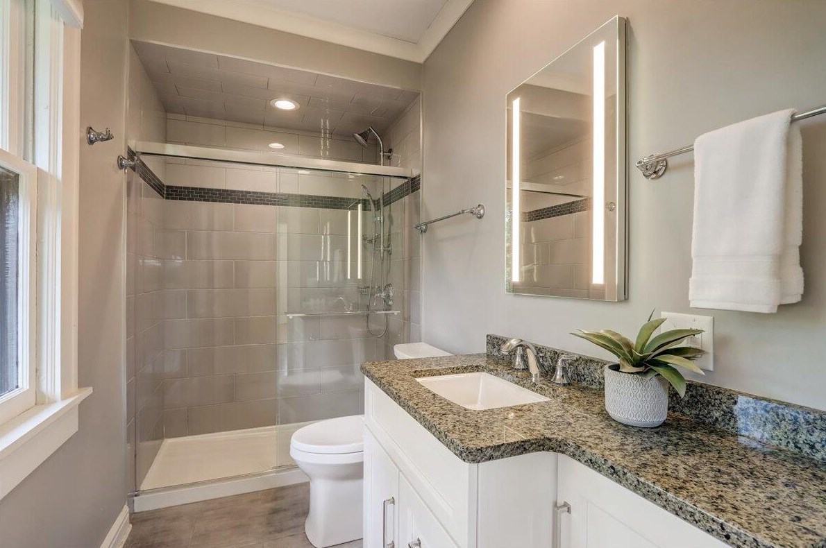 4071 Richland Ct, Milwaukee WI 53211-2147 exterior