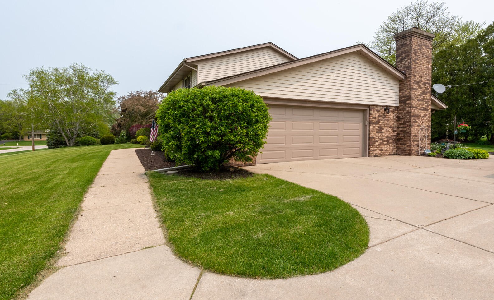 4210 Bexley Dr, Brookfield WI  53045-7404 exterior