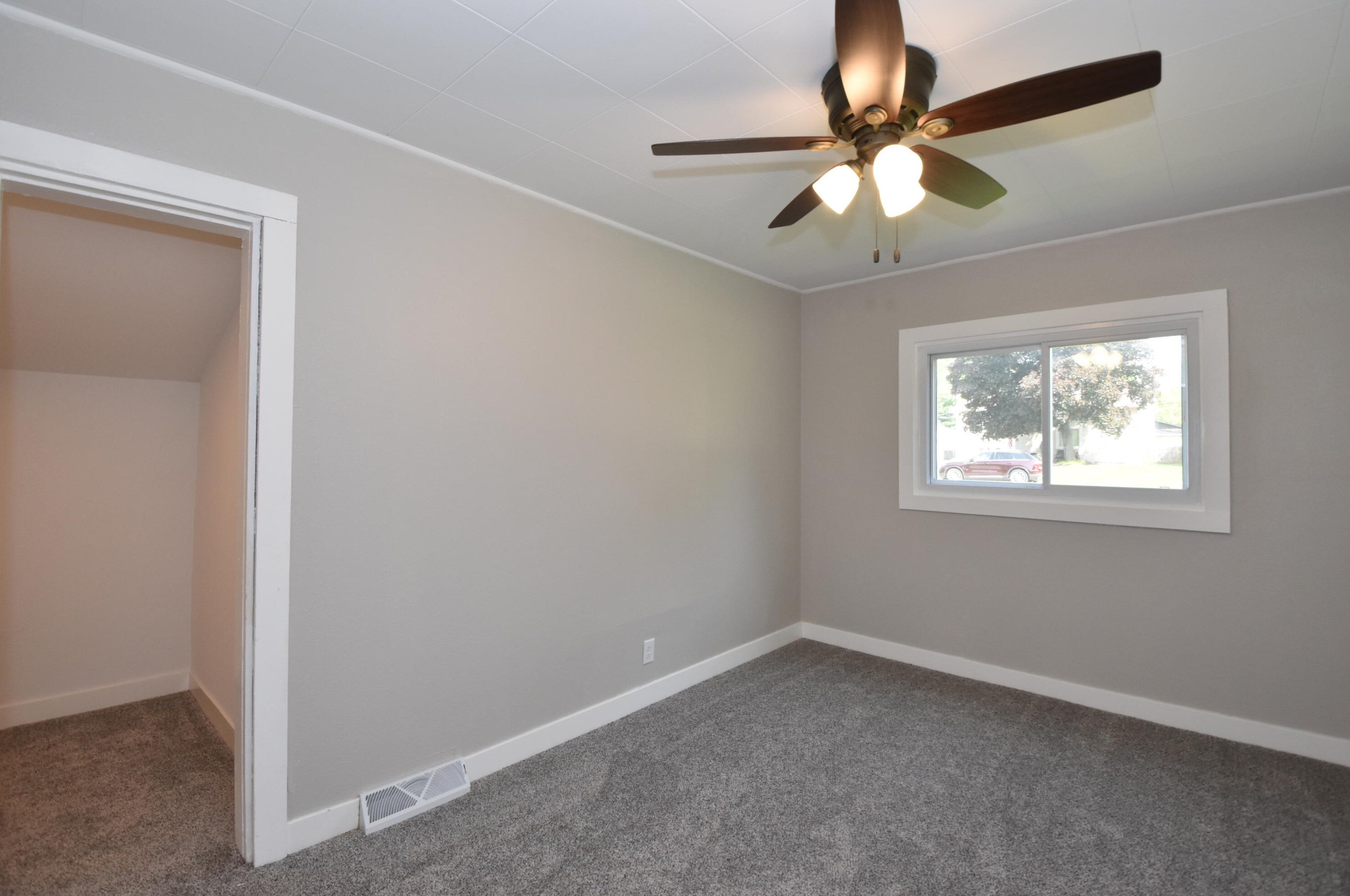 11013 Parnell Ave, Hales Corners WI  53130-1866 exterior