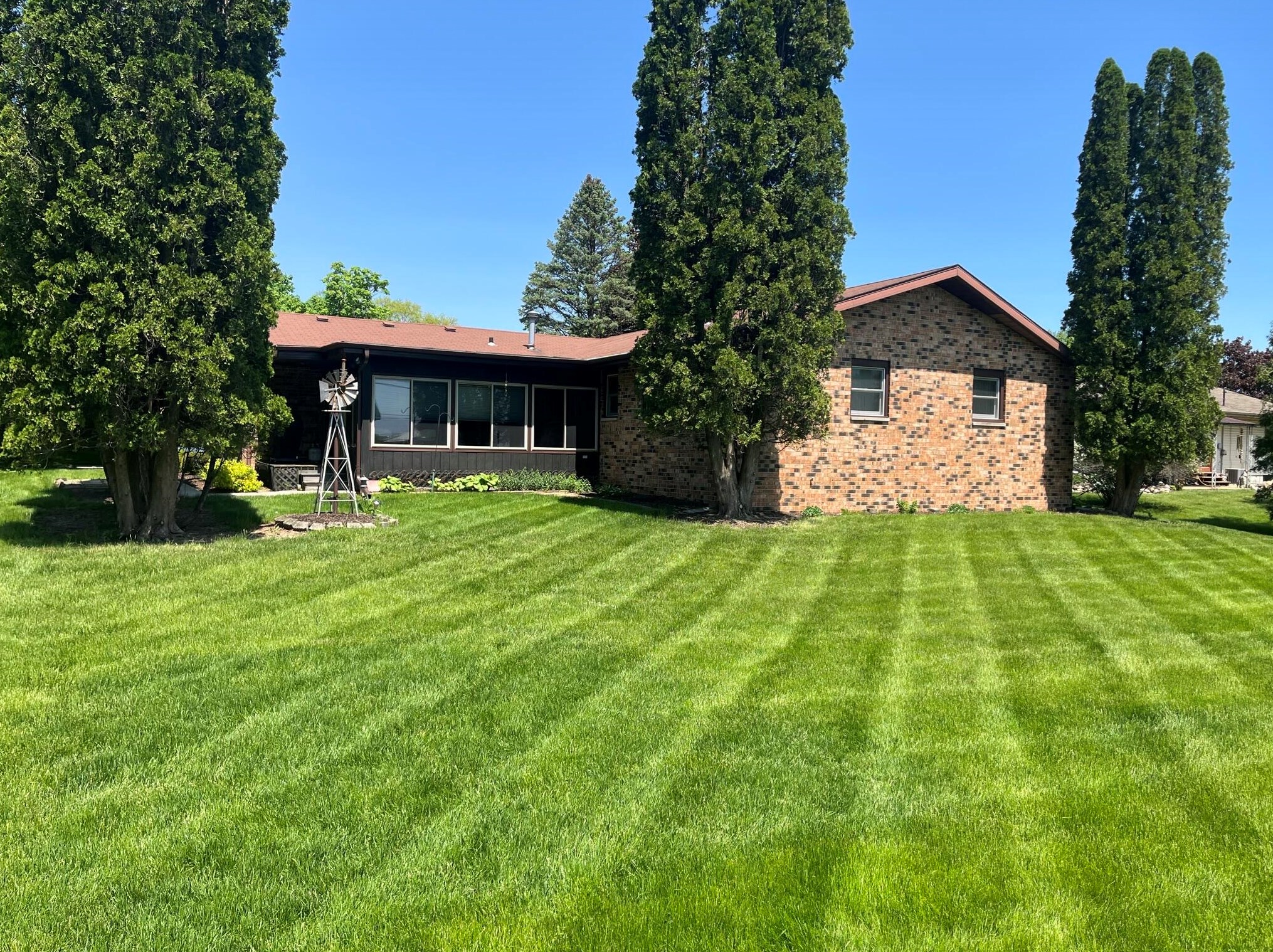 269 Westward Dr, Elkhorn WI  53121-1644 exterior