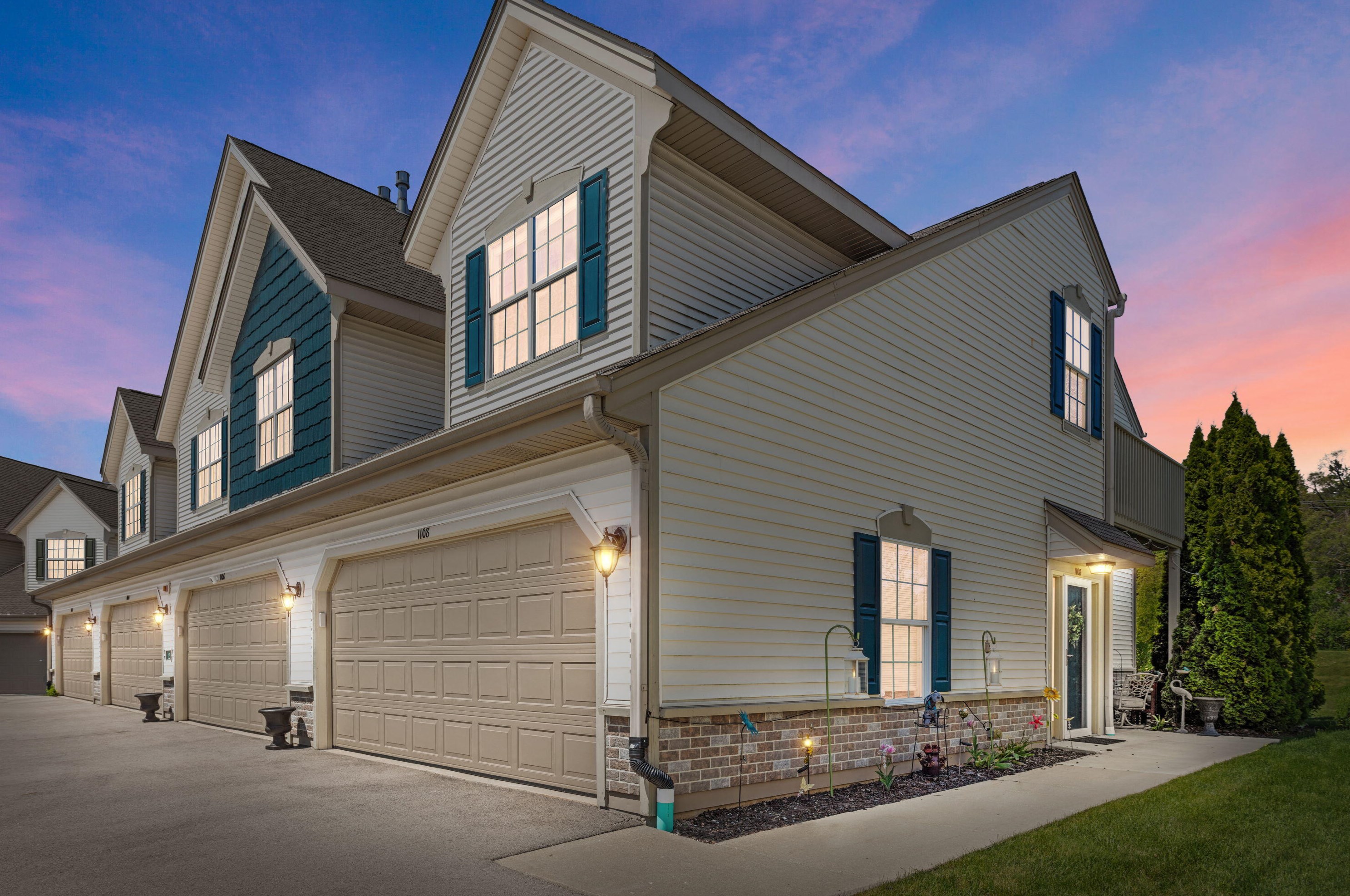 1108 Bedford Ct, Racine WI  53406-7008 exterior