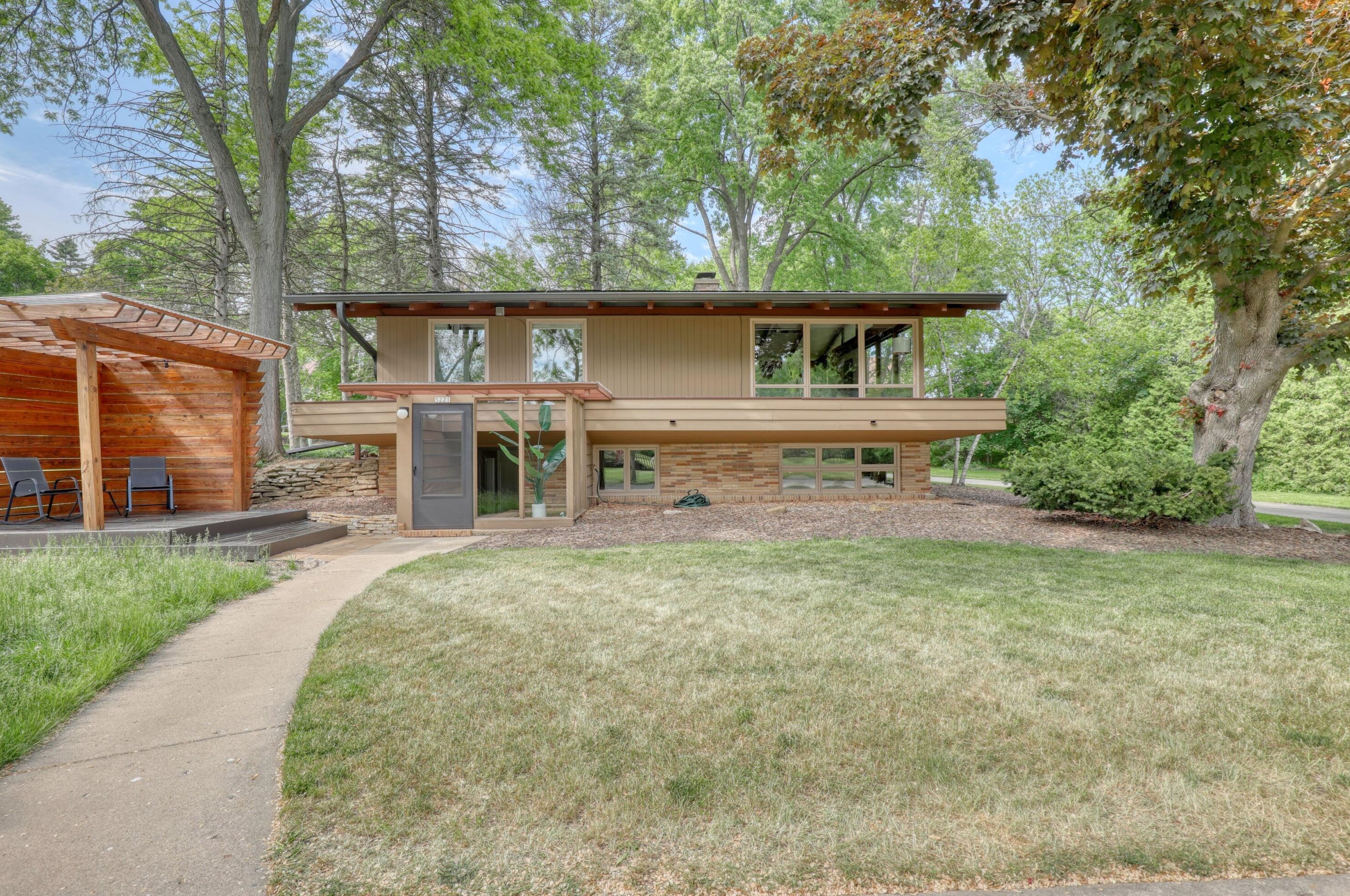 5221 Chicory Rd, Racine WI 53403-9709 exterior