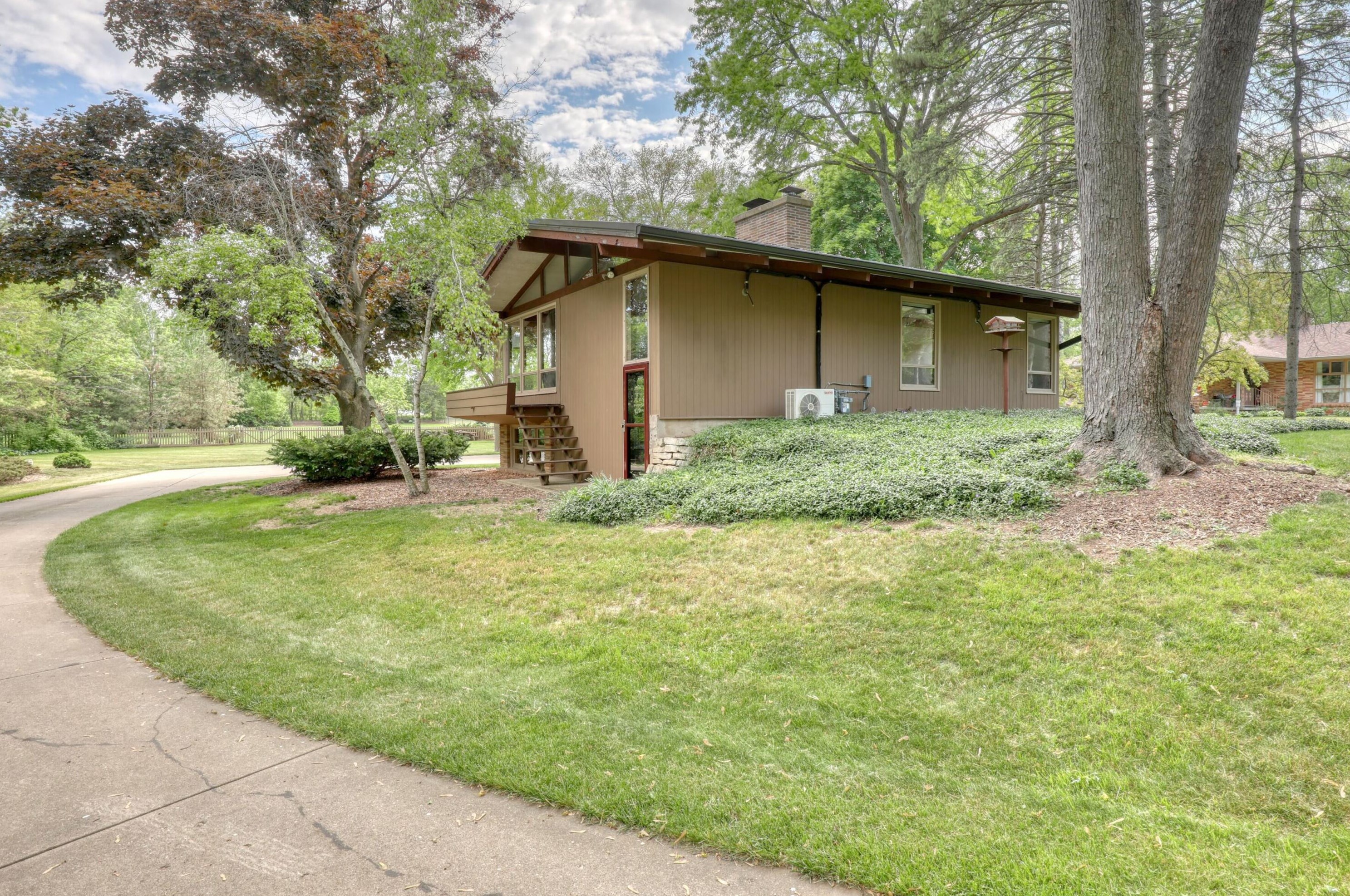 5221 Chicory Rd, Racine WI 53403-9709 exterior