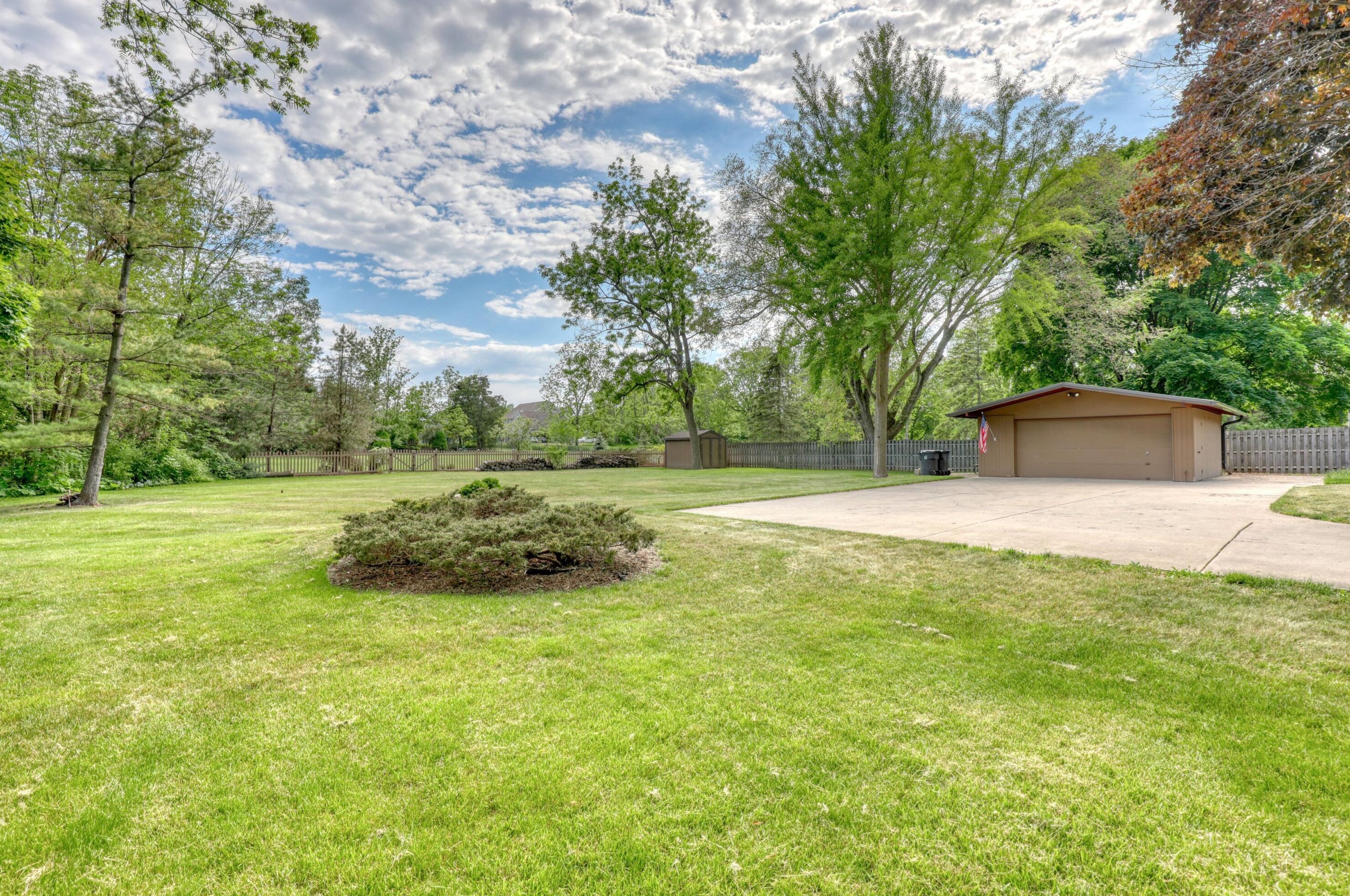 5221 Chicory Rd, Racine WI 53403-9709 exterior